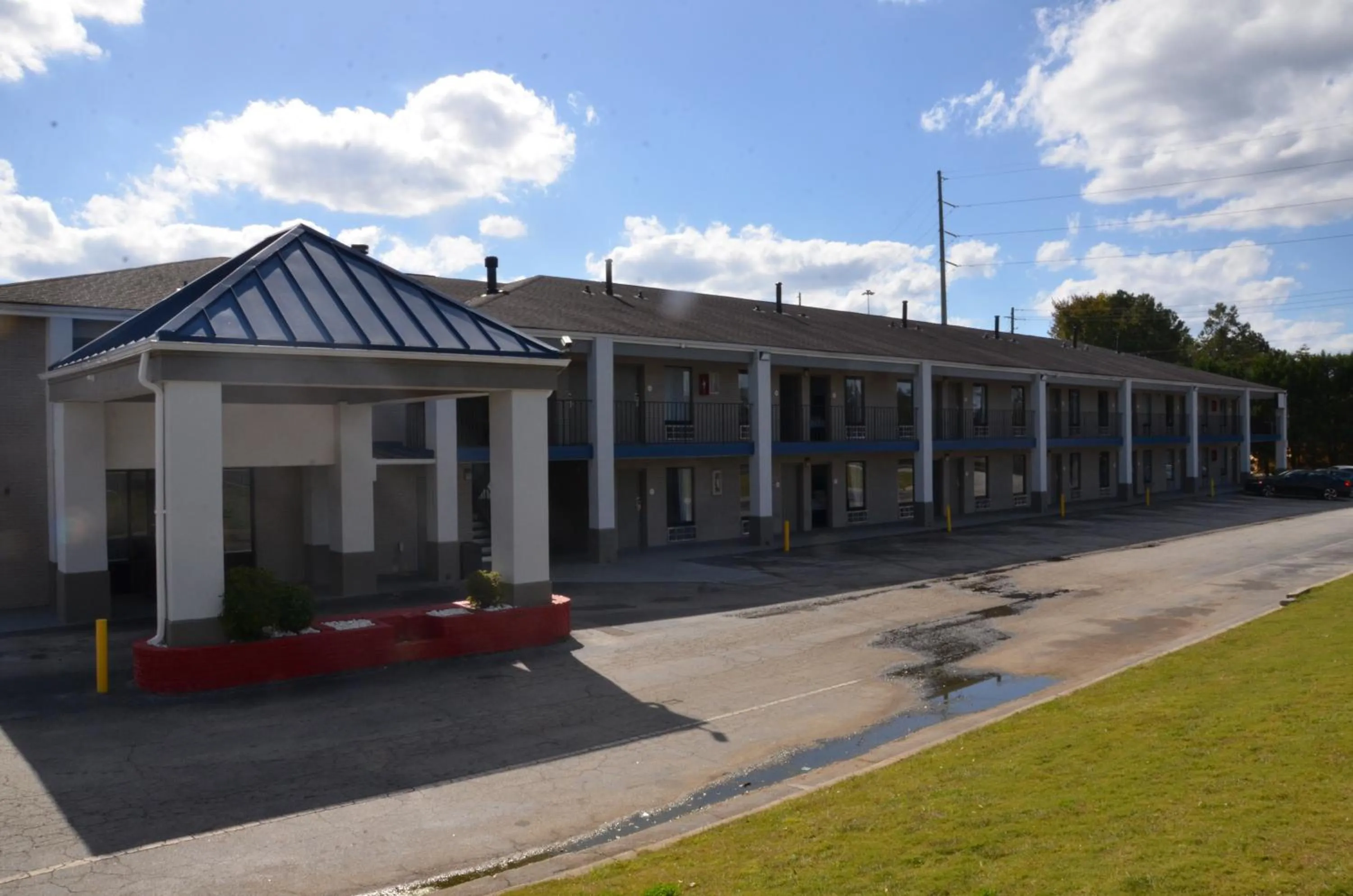 Property building in My Home & Suites Covington