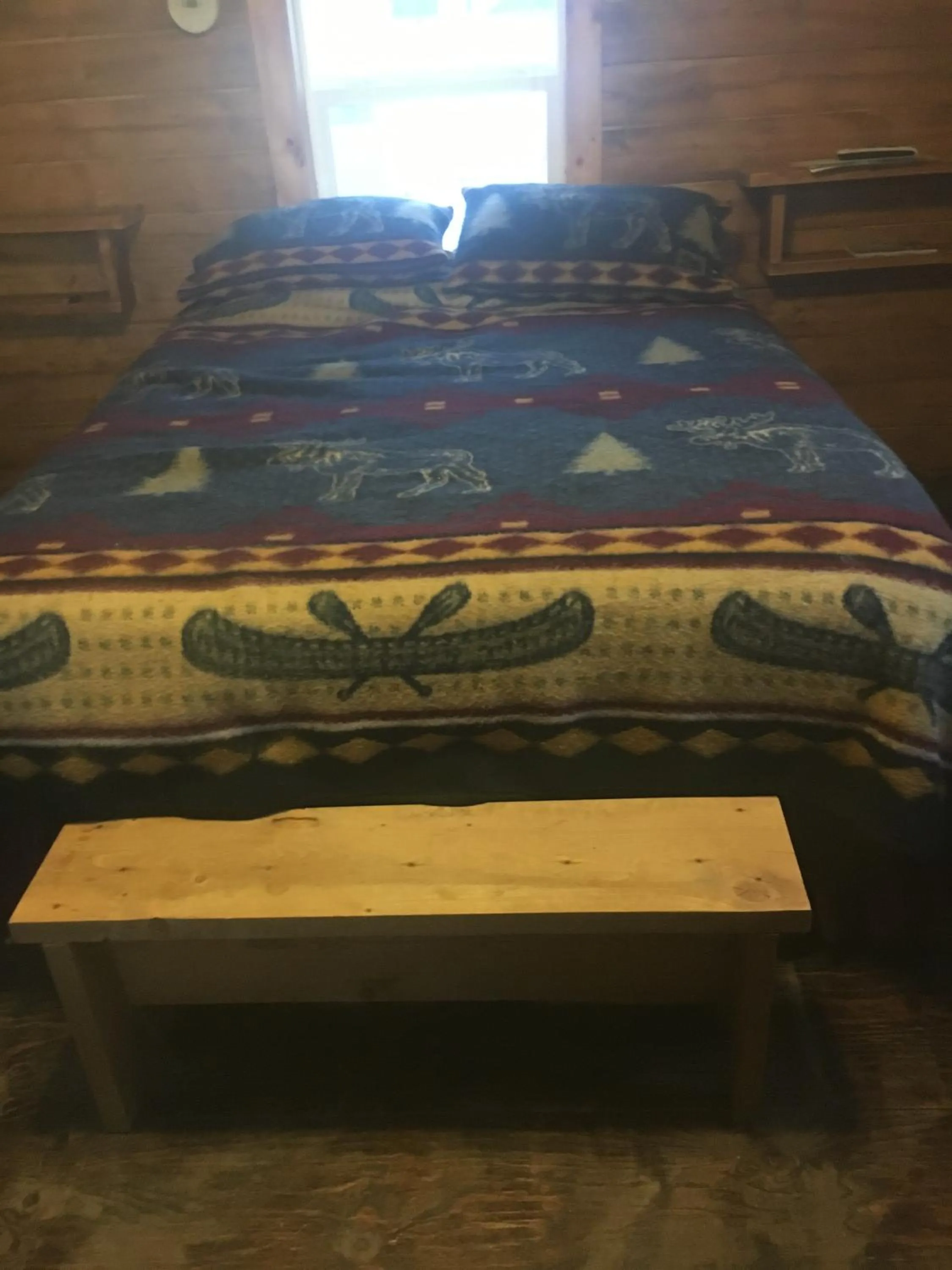 Bed in Alaska Log Cabins on the Pond