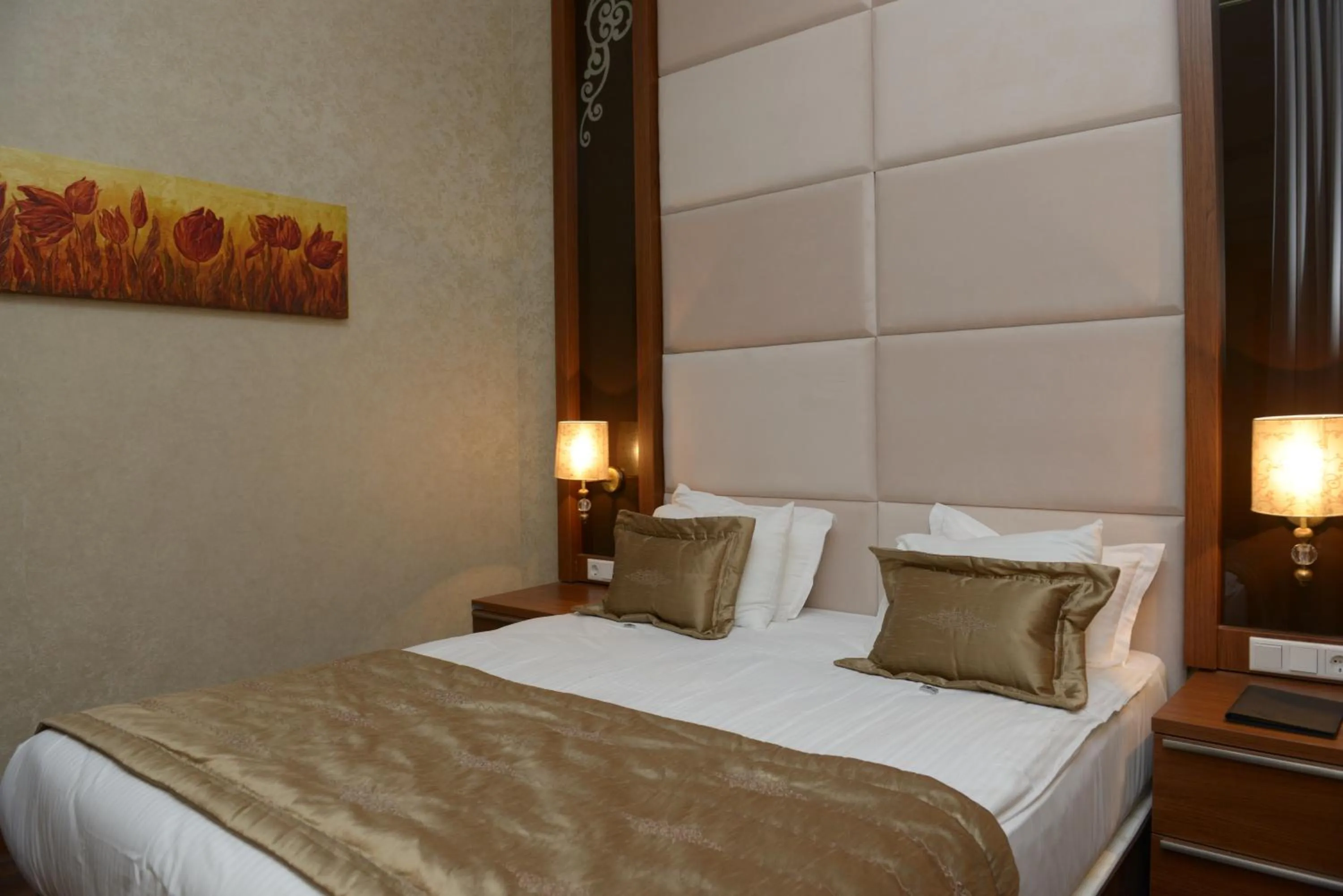 Bed in Grand Hotel Downtown