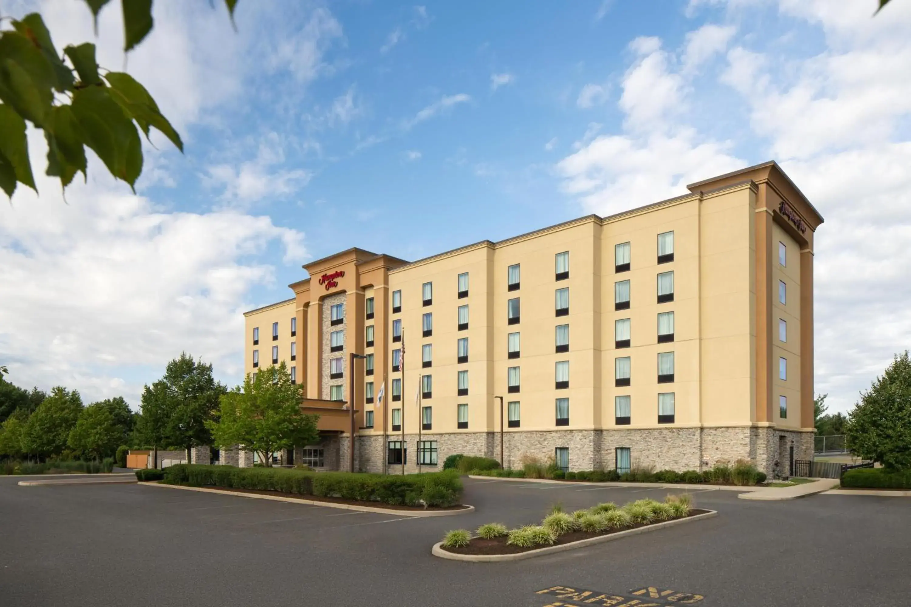 Property building in Hampton Inn Neptune Property building in Hampton Inn Neptune