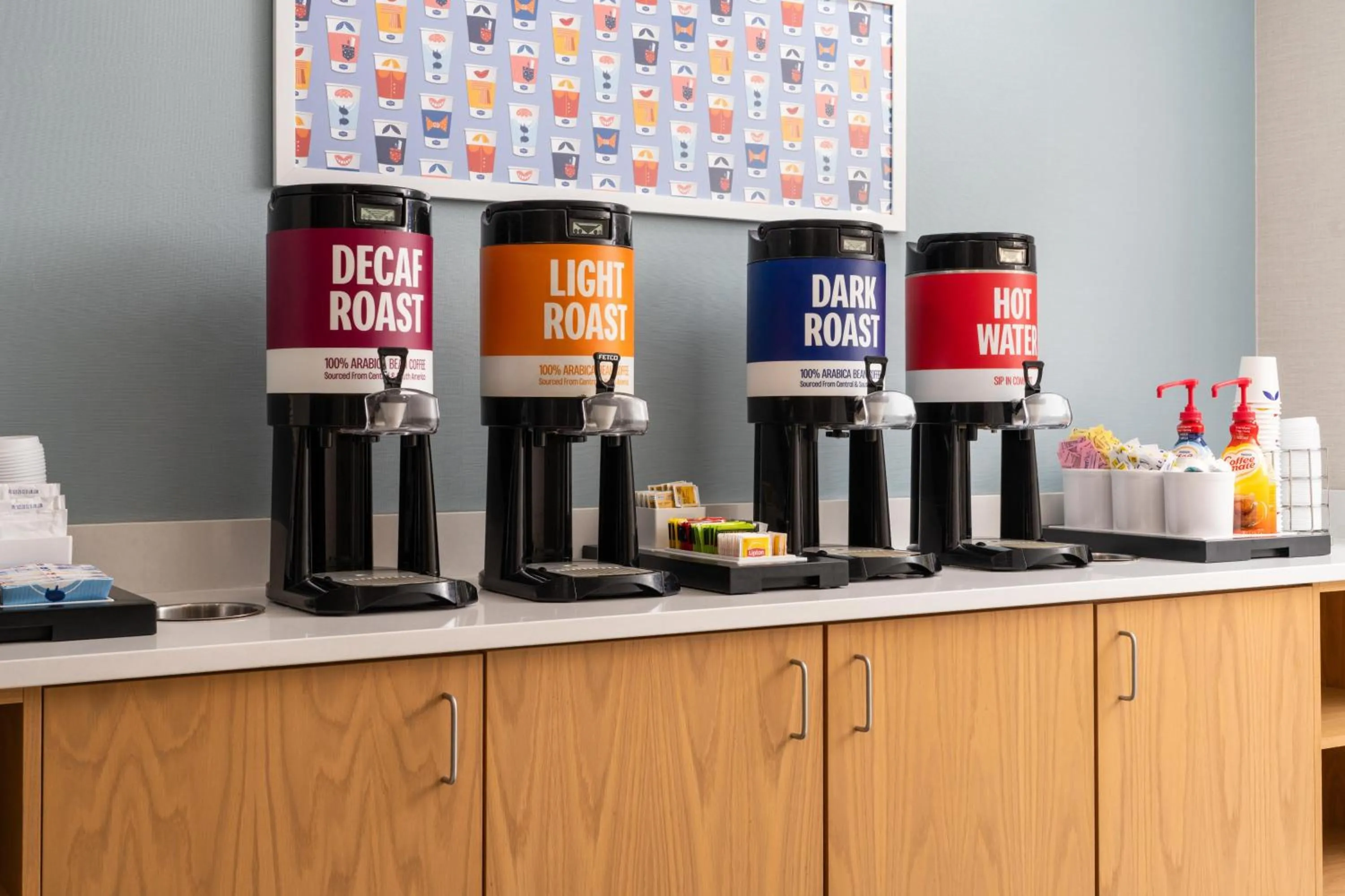Dining area in Hampton Inn Neptune
