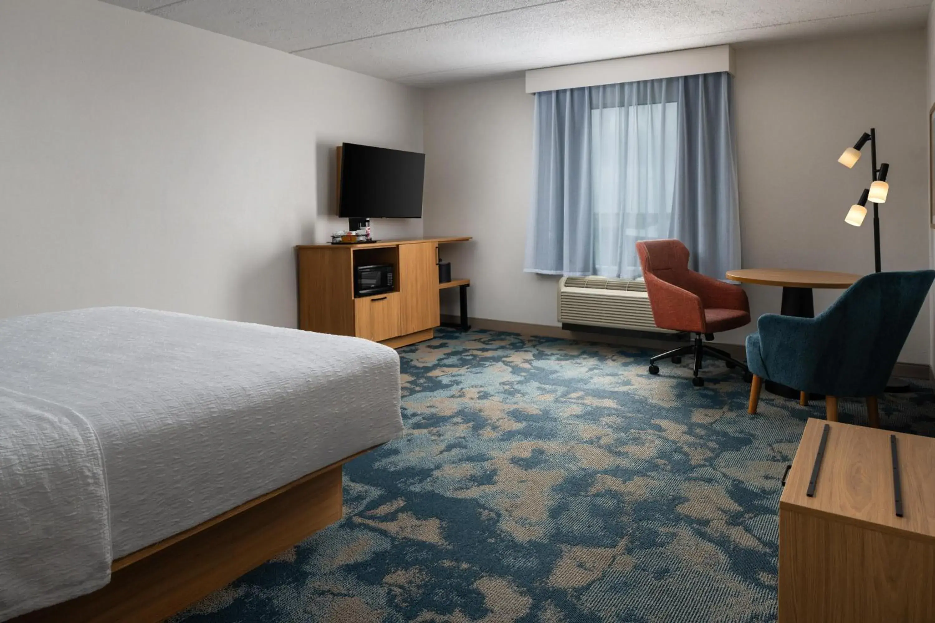 Bed in Hampton Inn Neptune Bed in Hampton Inn Neptune