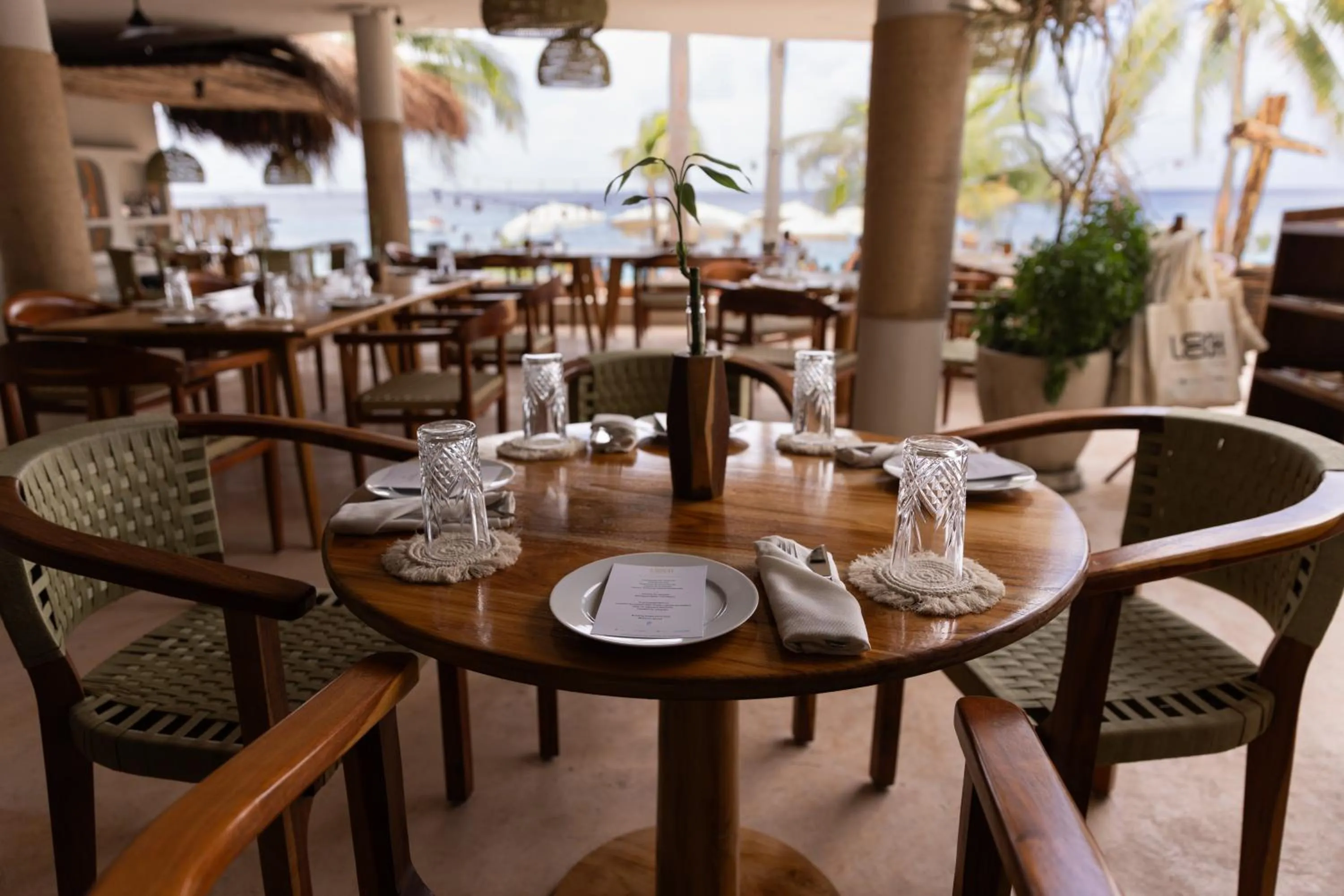 Restaurant/places to eat in Hotel B Unique