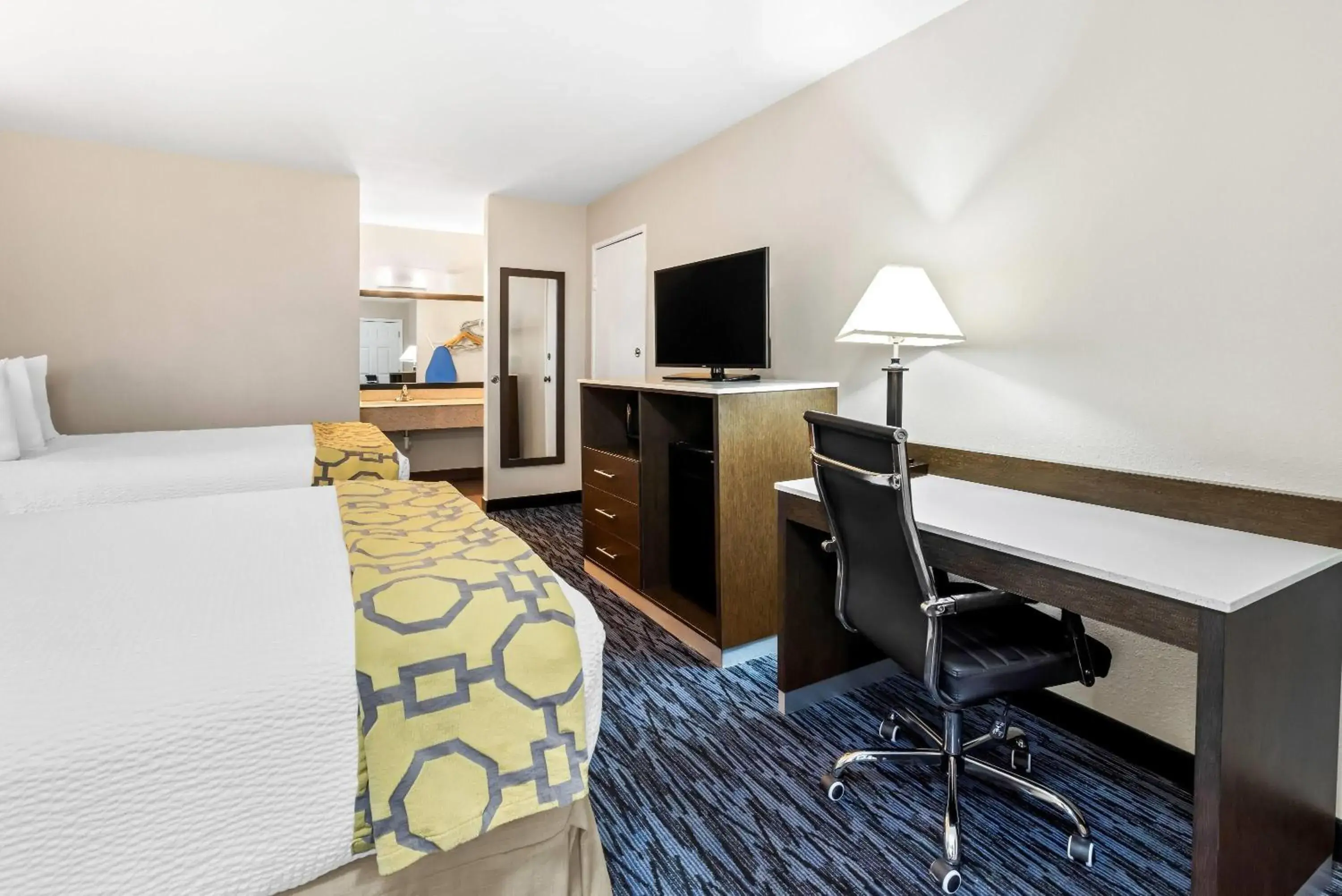 Bed in Baymont by Wyndham Port Arthur - Groves Area Bed in Baymont by Wyndham Port Arthur - Groves Area