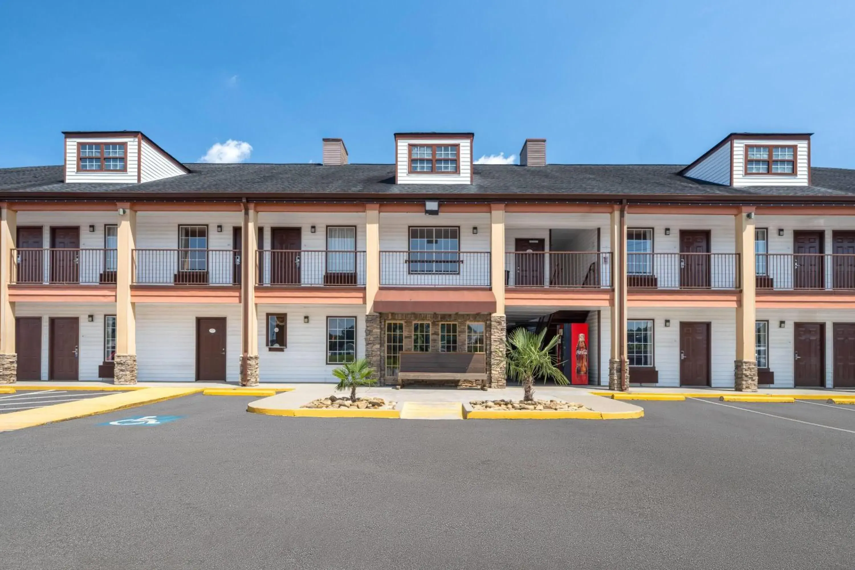 Property building in Baymont by Wyndham Commerce GA Near Tanger Outlets Mall Property building in Baymont by Wyndham Commerce GA Near Tanger Outlets Mall