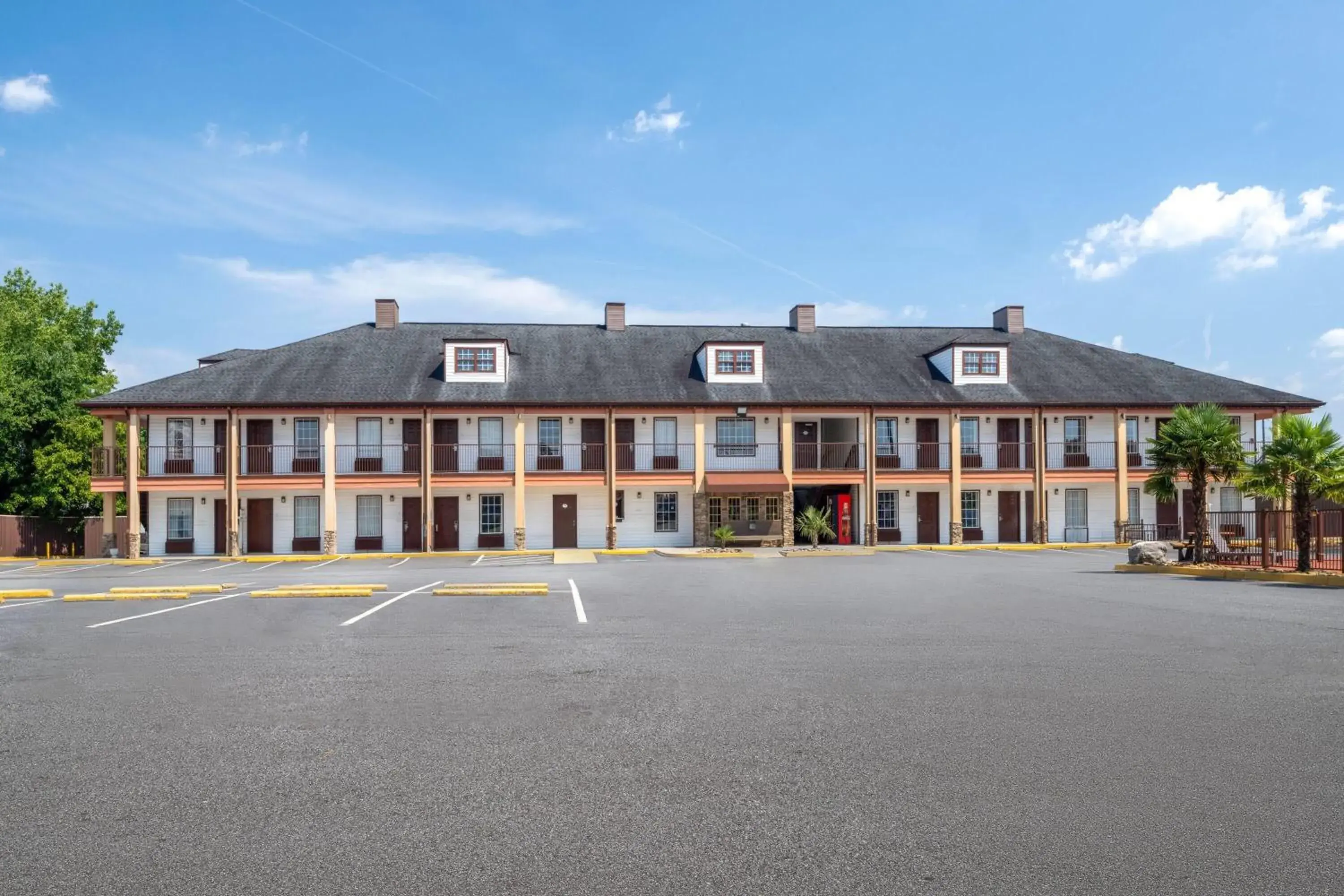 Property building in Baymont by Wyndham Commerce GA Near Tanger Outlets Mall Property building in Baymont by Wyndham Commerce GA Near Tanger Outlets Mall