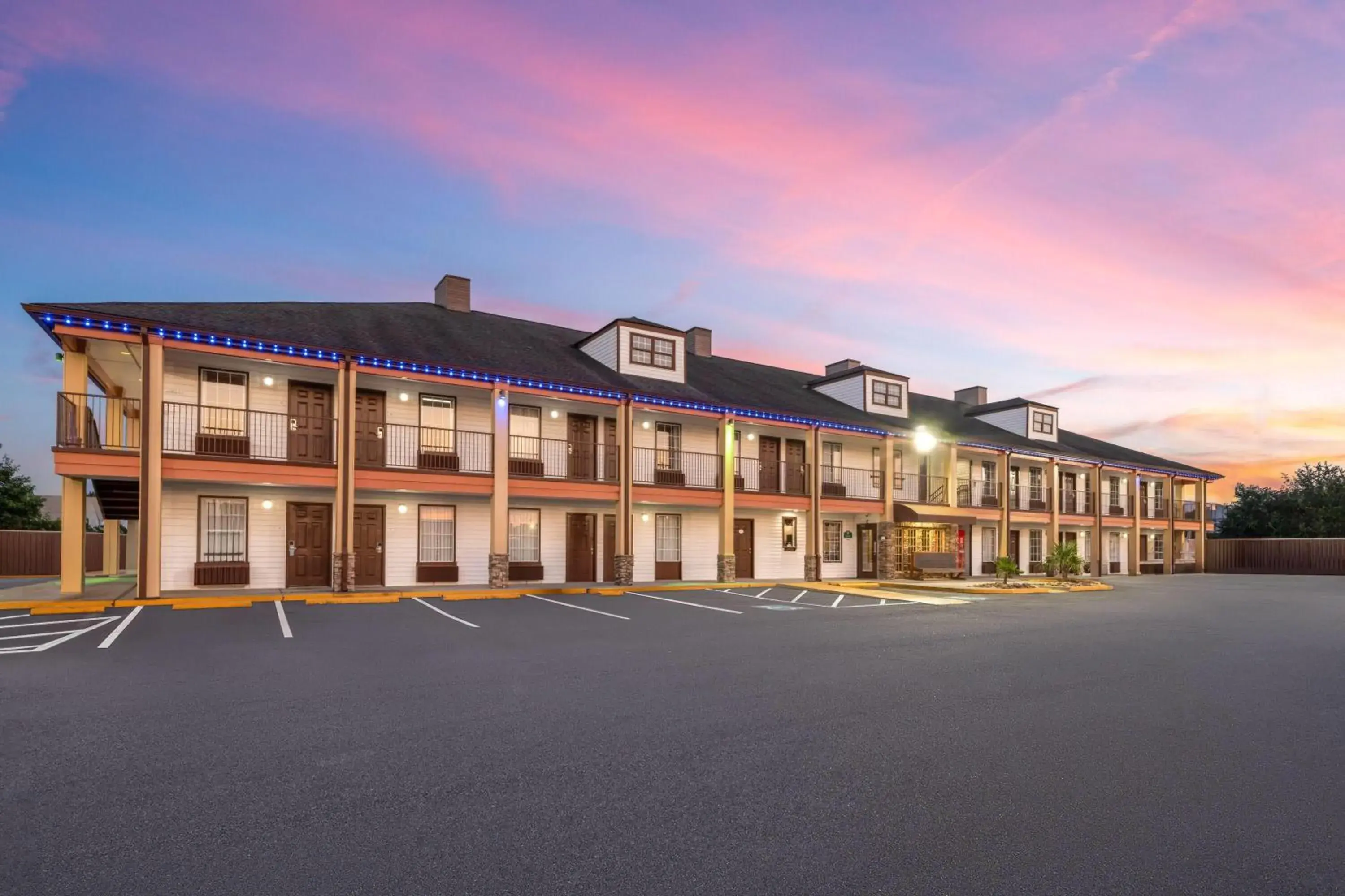 Property building in Baymont by Wyndham Commerce GA Near Tanger Outlets Mall Property building in Baymont by Wyndham Commerce GA Near Tanger Outlets Mall