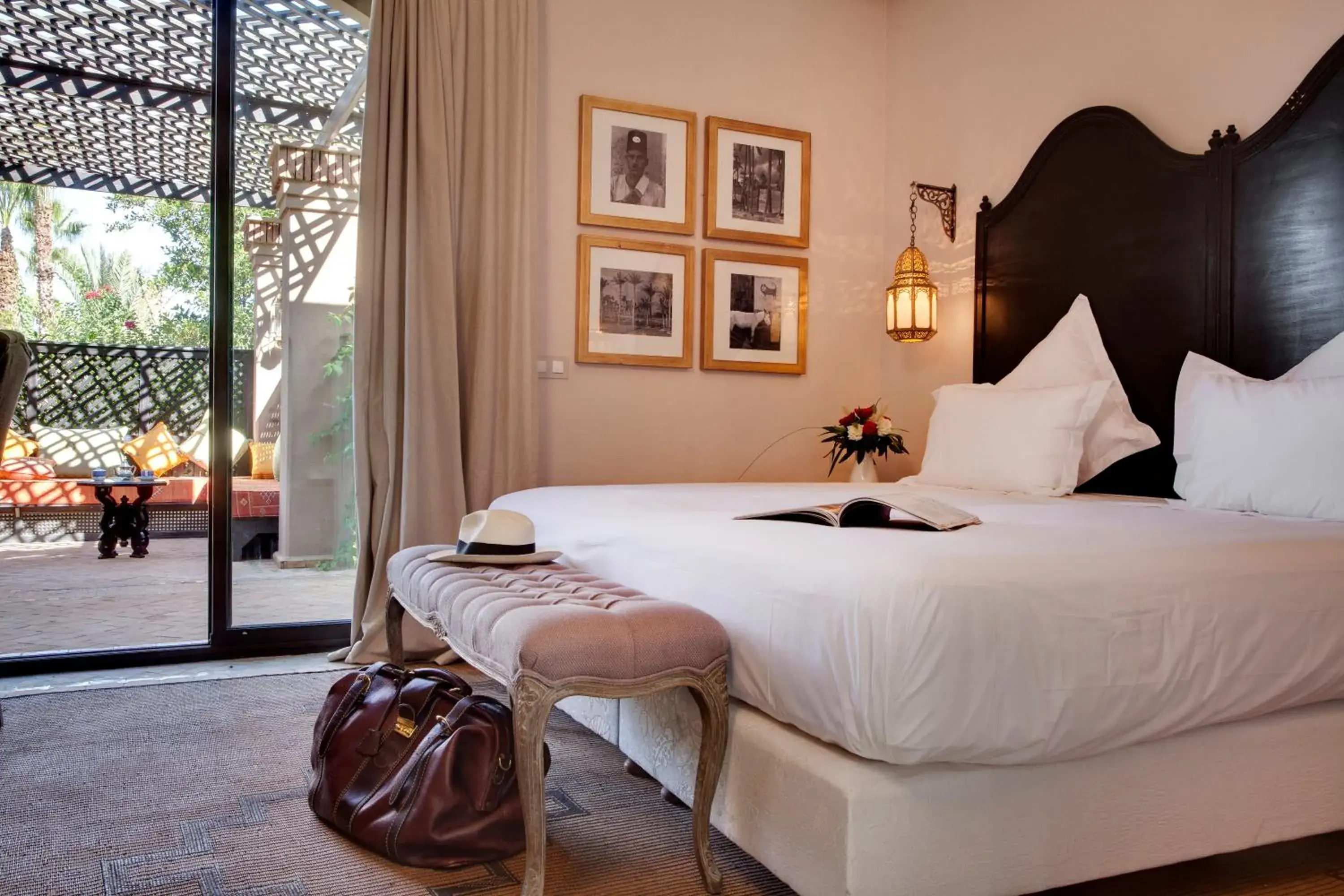 Balcony/Terrace, Bed in Palais de l'O - Maison d'hôtes Balcony/Terrace, Bed in Palais de l'O - Maison d'hôtes