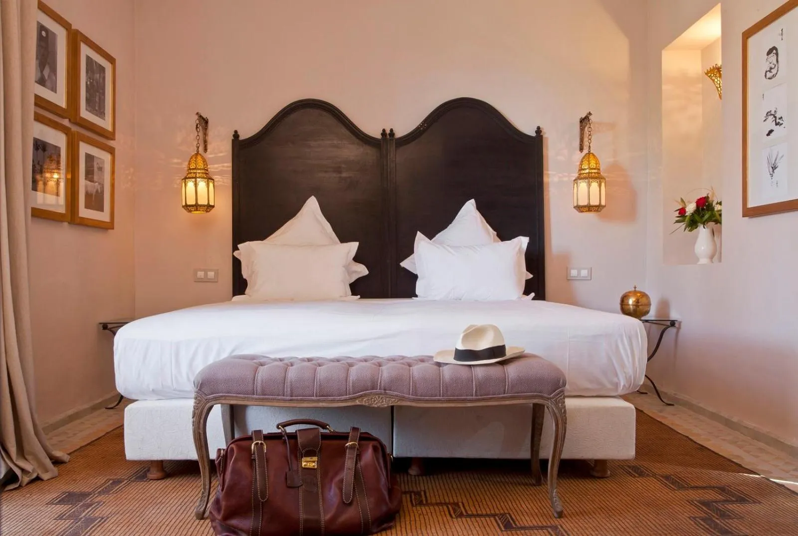 Bed in Palais de l'O - Maison d'hôtes