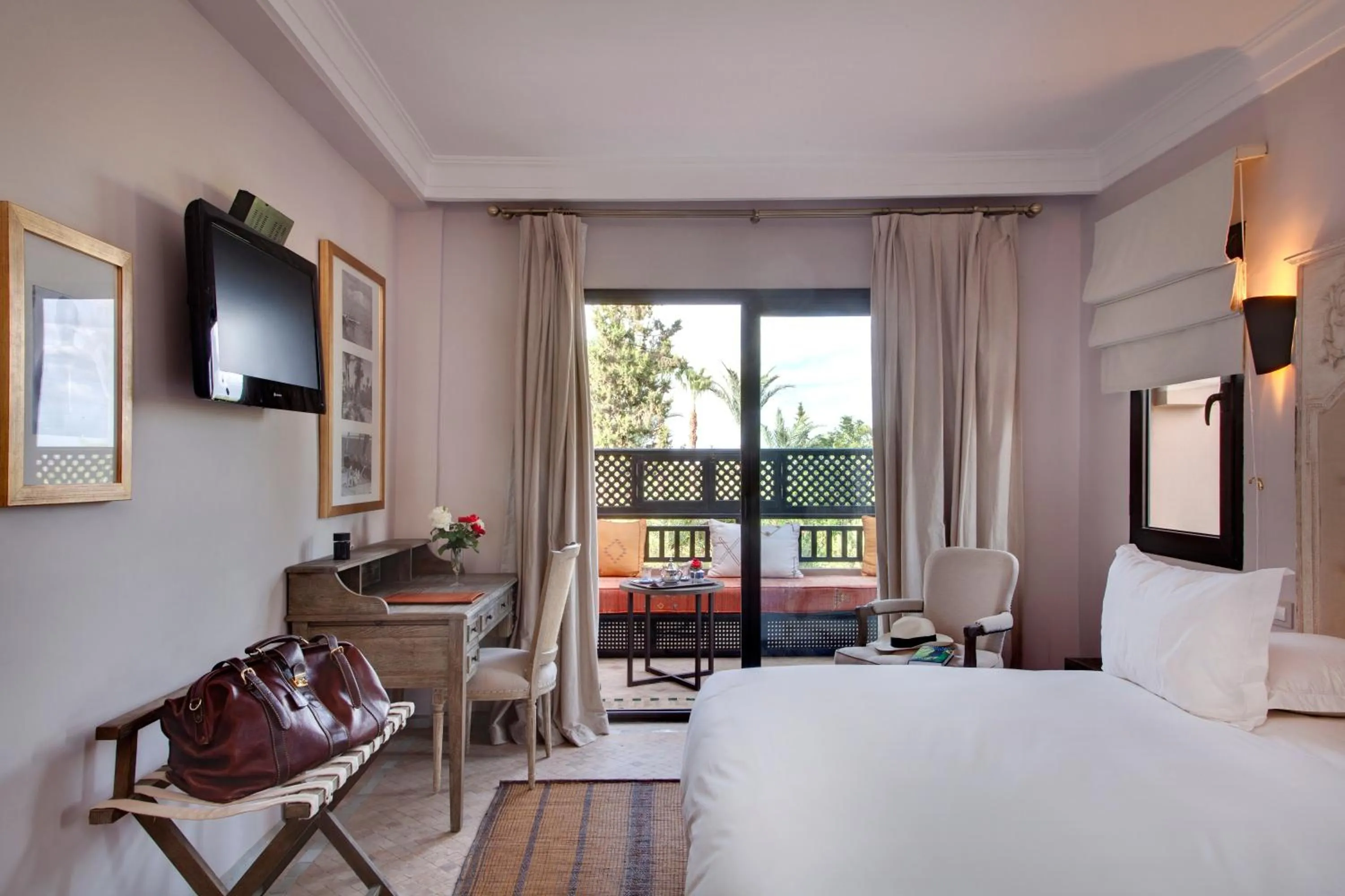 Bedroom, Bed in Palais de l'O - Maison d'hôtes