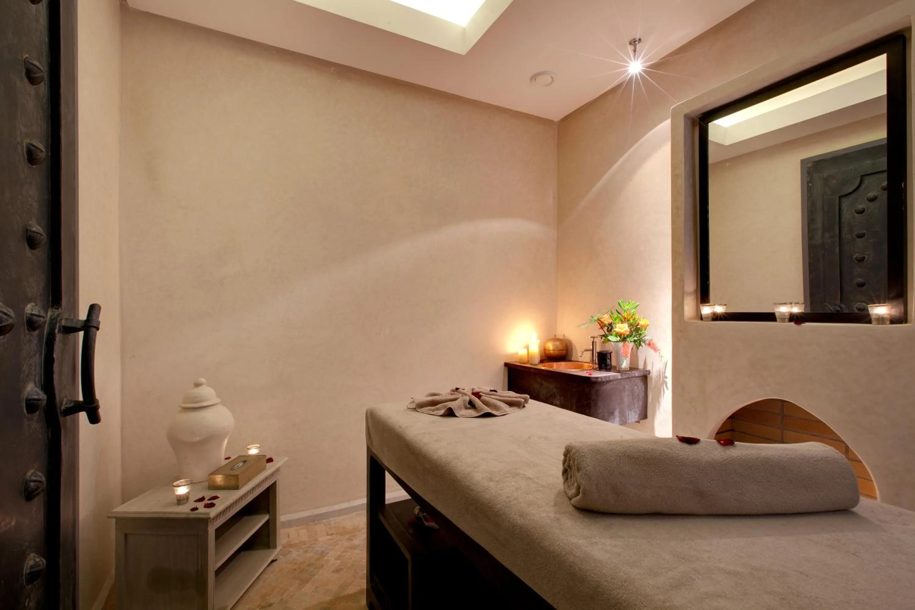 Massage, Bed in Palais de l'O - Maison d'hôtes