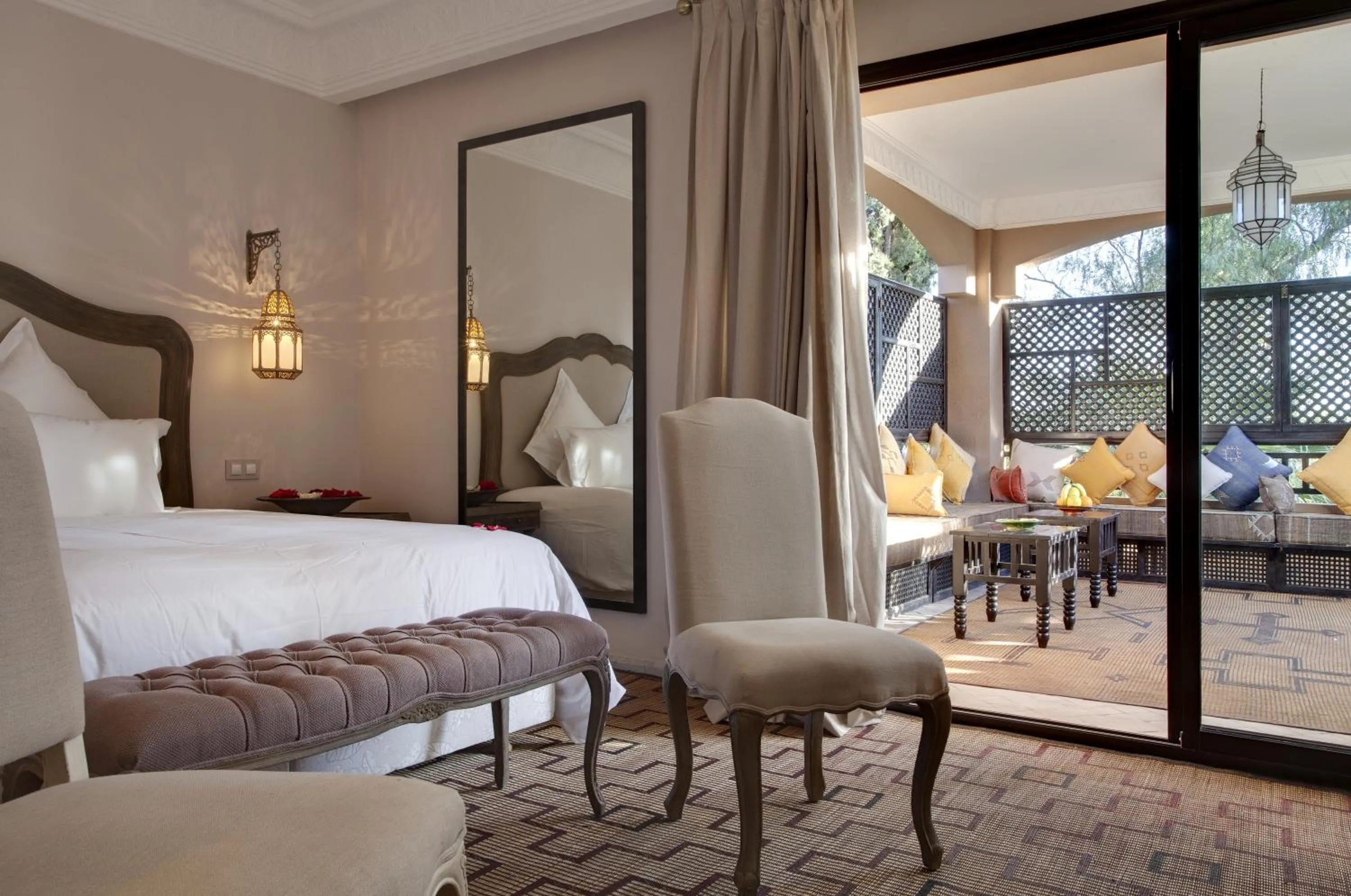 Balcony/Terrace, Bed in Palais de l'O - Maison d'hôtes