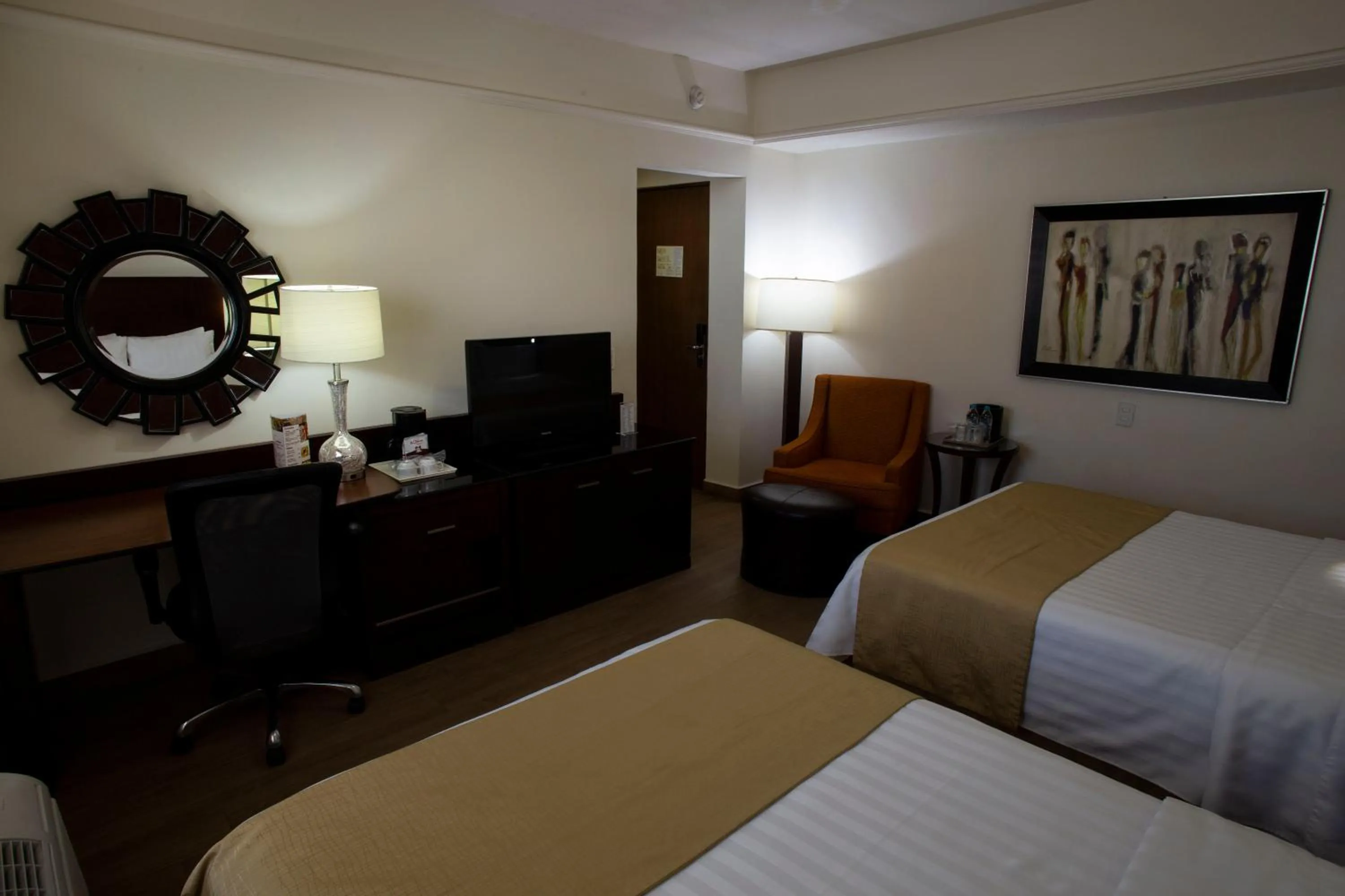 Communal lounge/ TV room, Bed in Best Western Centro Monterrey