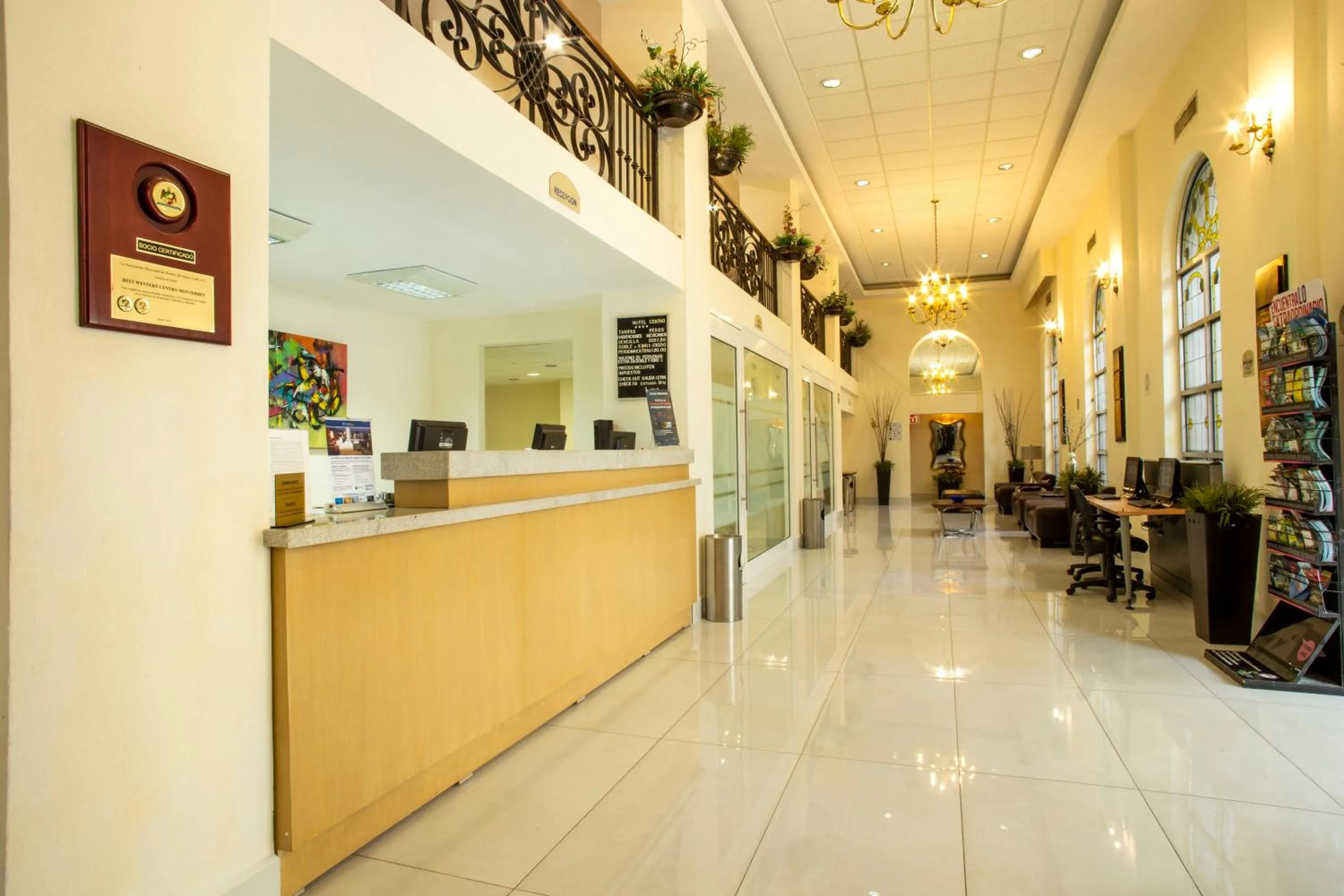 Lobby or reception in Best Western Centro Monterrey