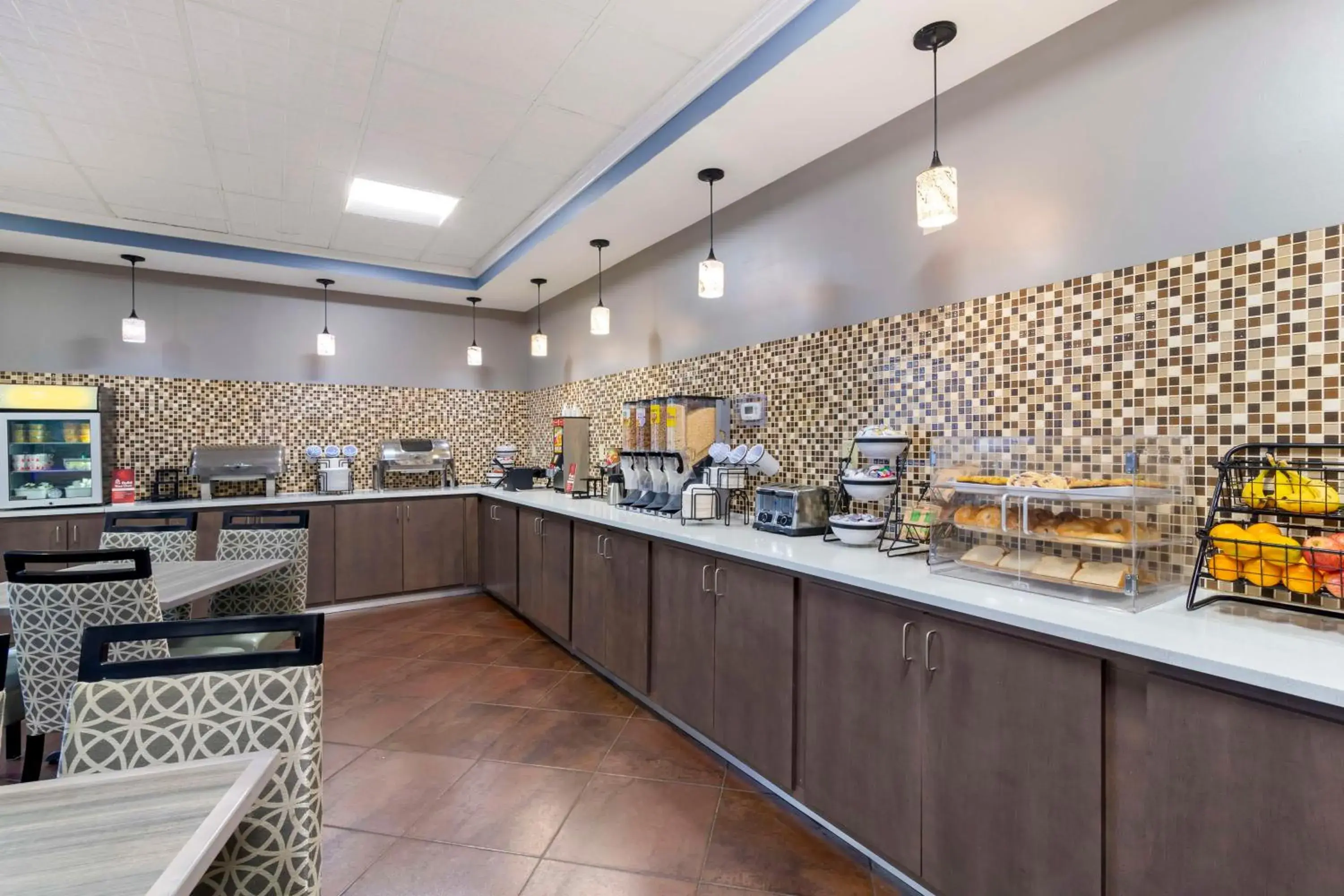 Breakfast in Best Western Savannah Airport Inn & Suites Breakfast in Best Western Savannah Airport Inn & Suites