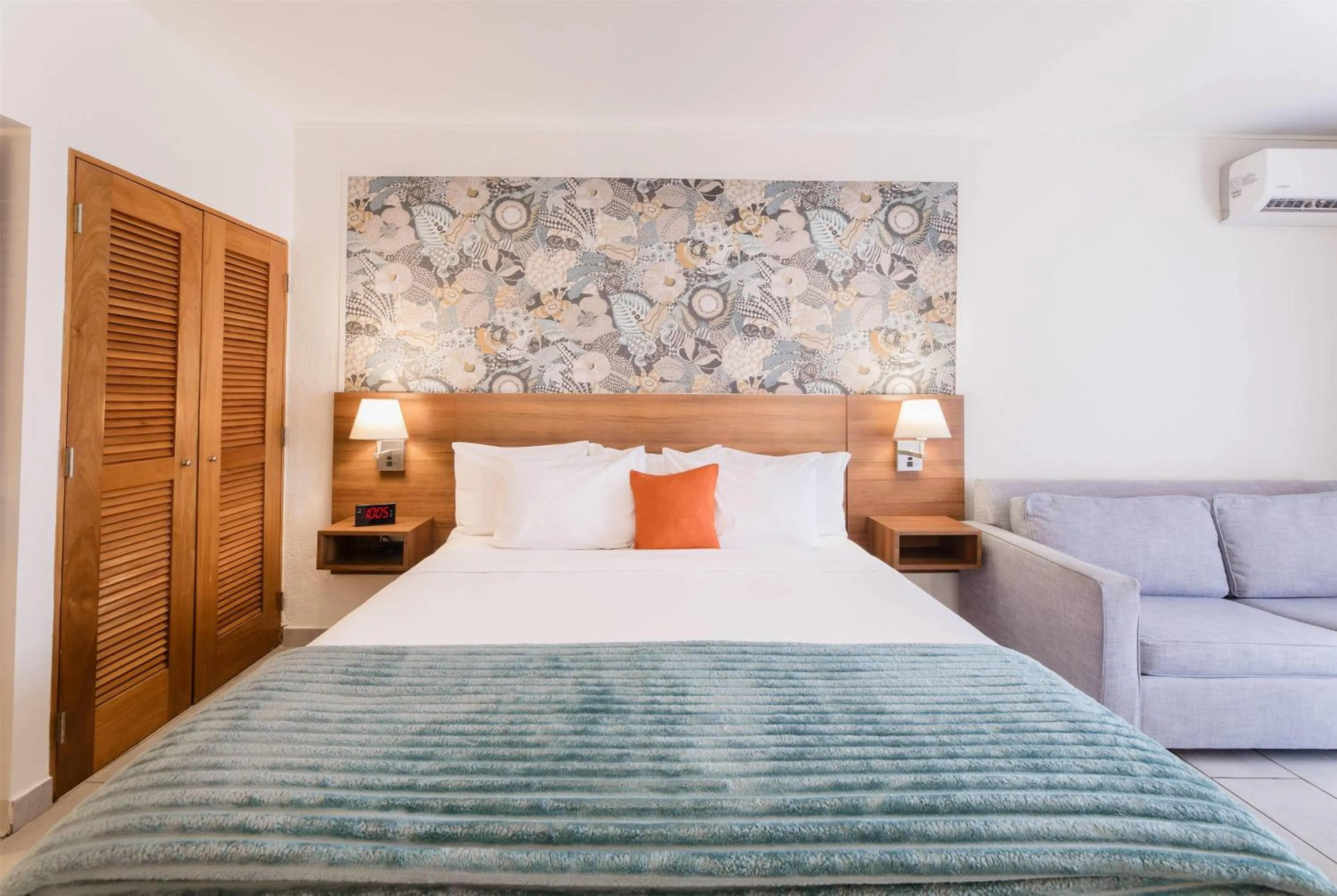 Photo of the whole room, Bed in Wyndham Palmas Beach and Golf Boutique Resort