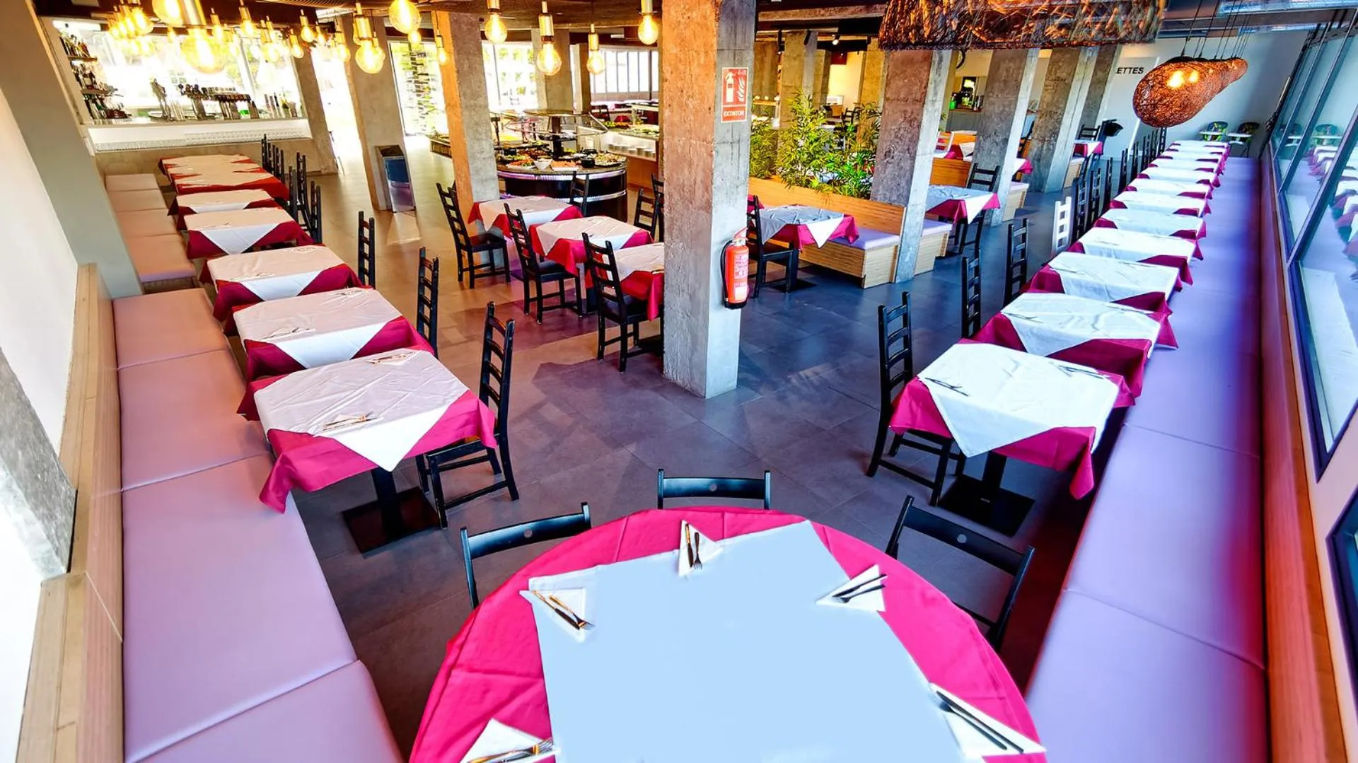 Restaurant/places to eat in Ura Jardín Del Atlántico