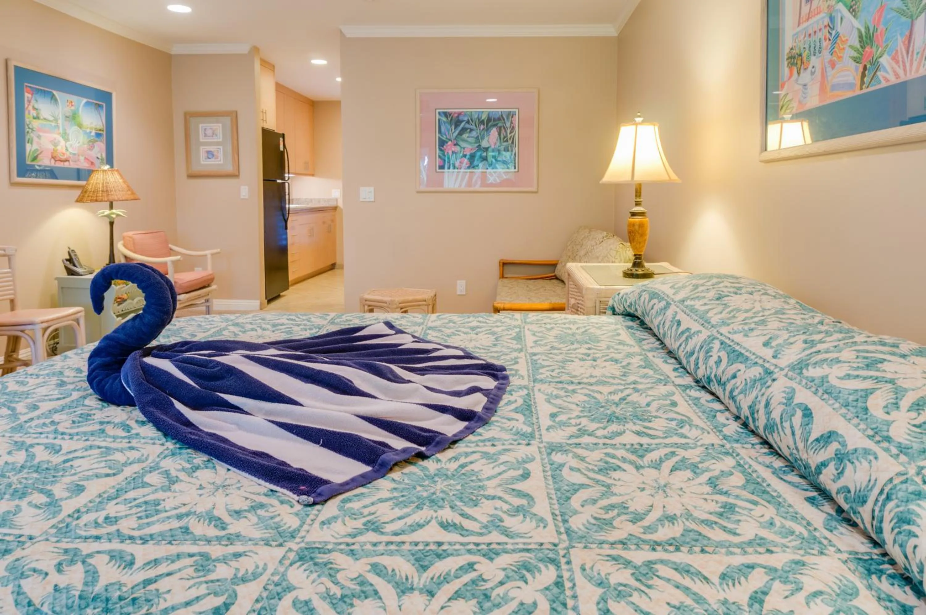 Kitchen or kitchenette, Bed in Hale Napili