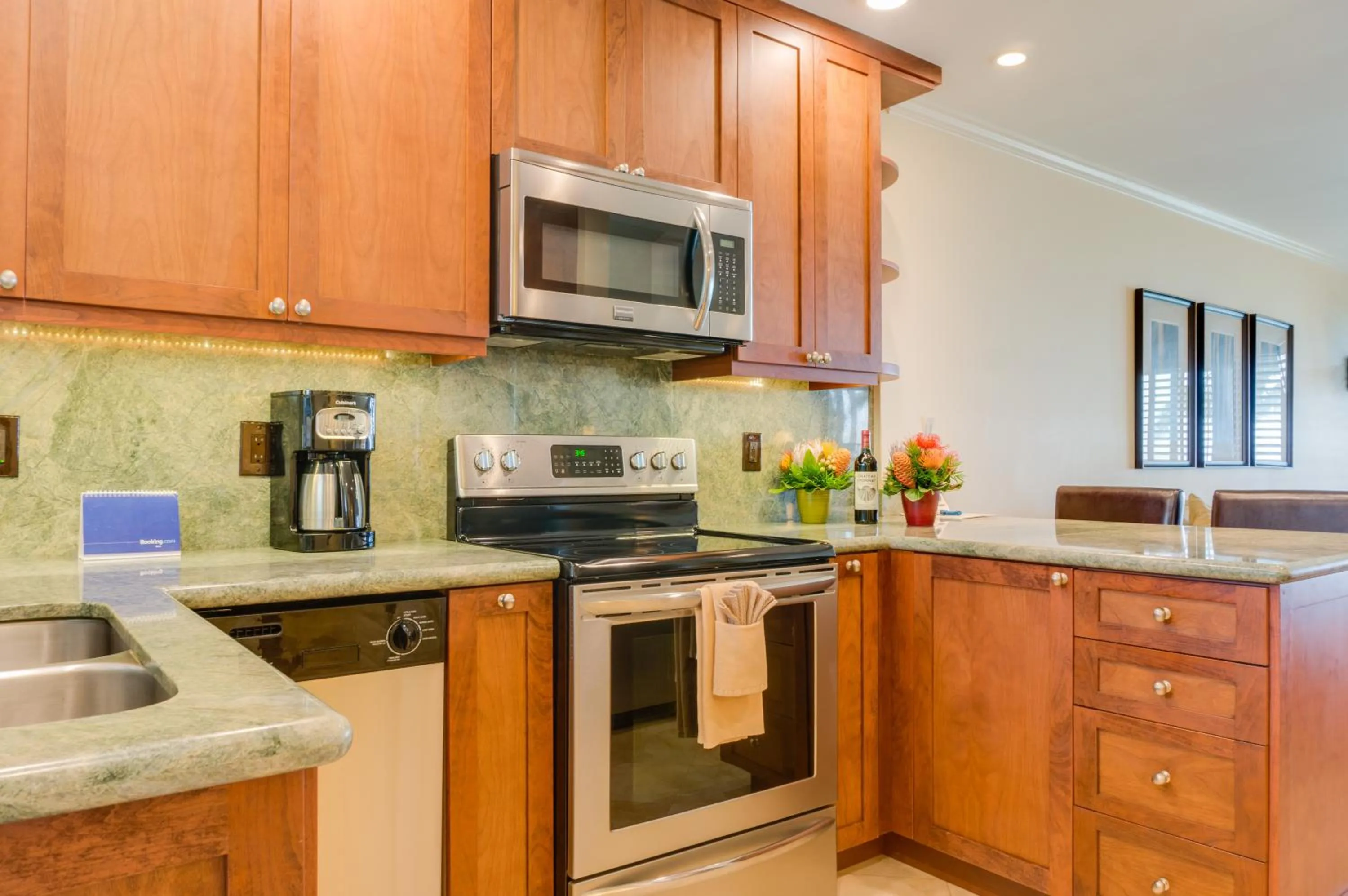 Kitchen or kitchenette in Hale Napili