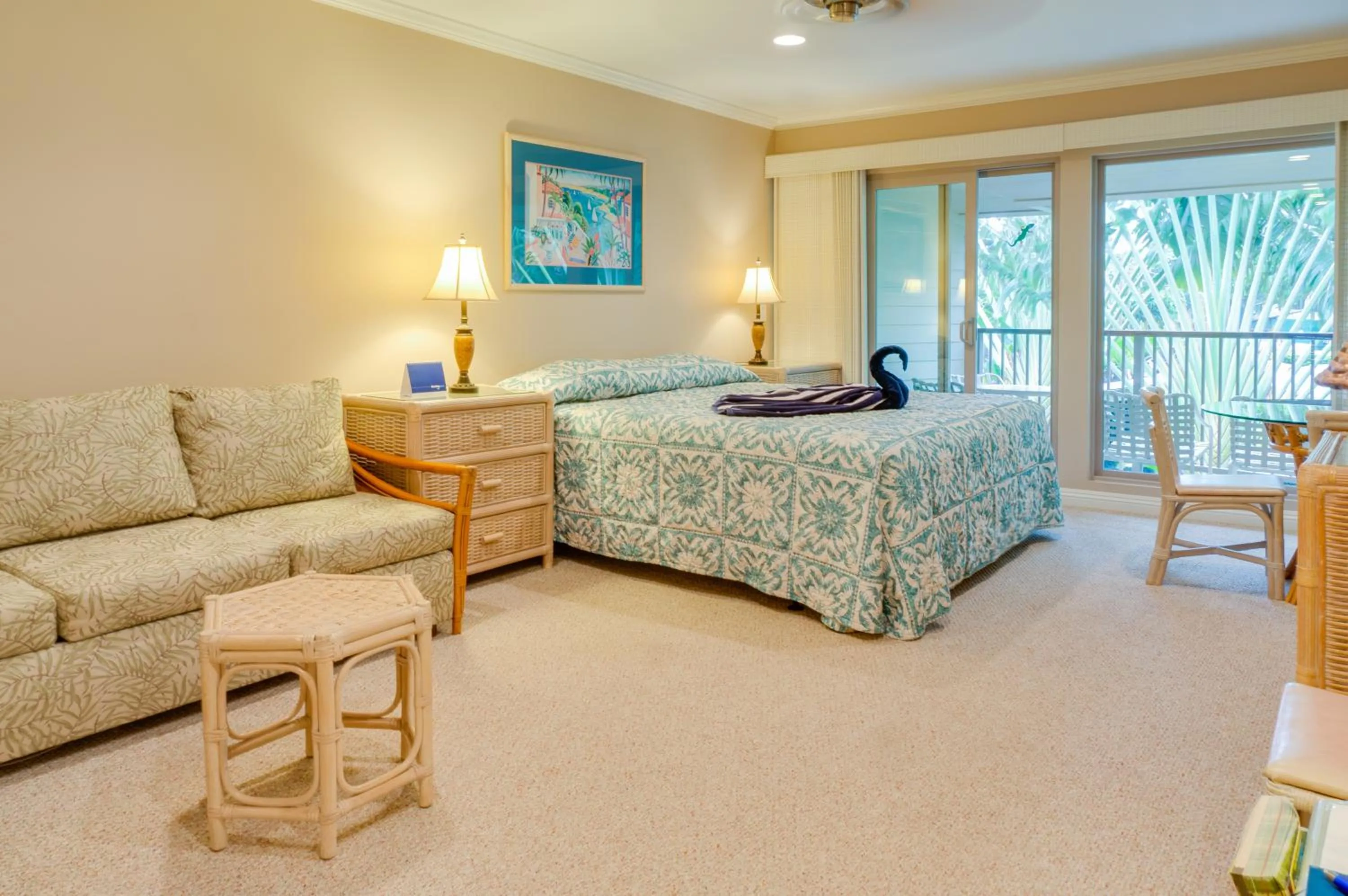Living room, Bed in Hale Napili
