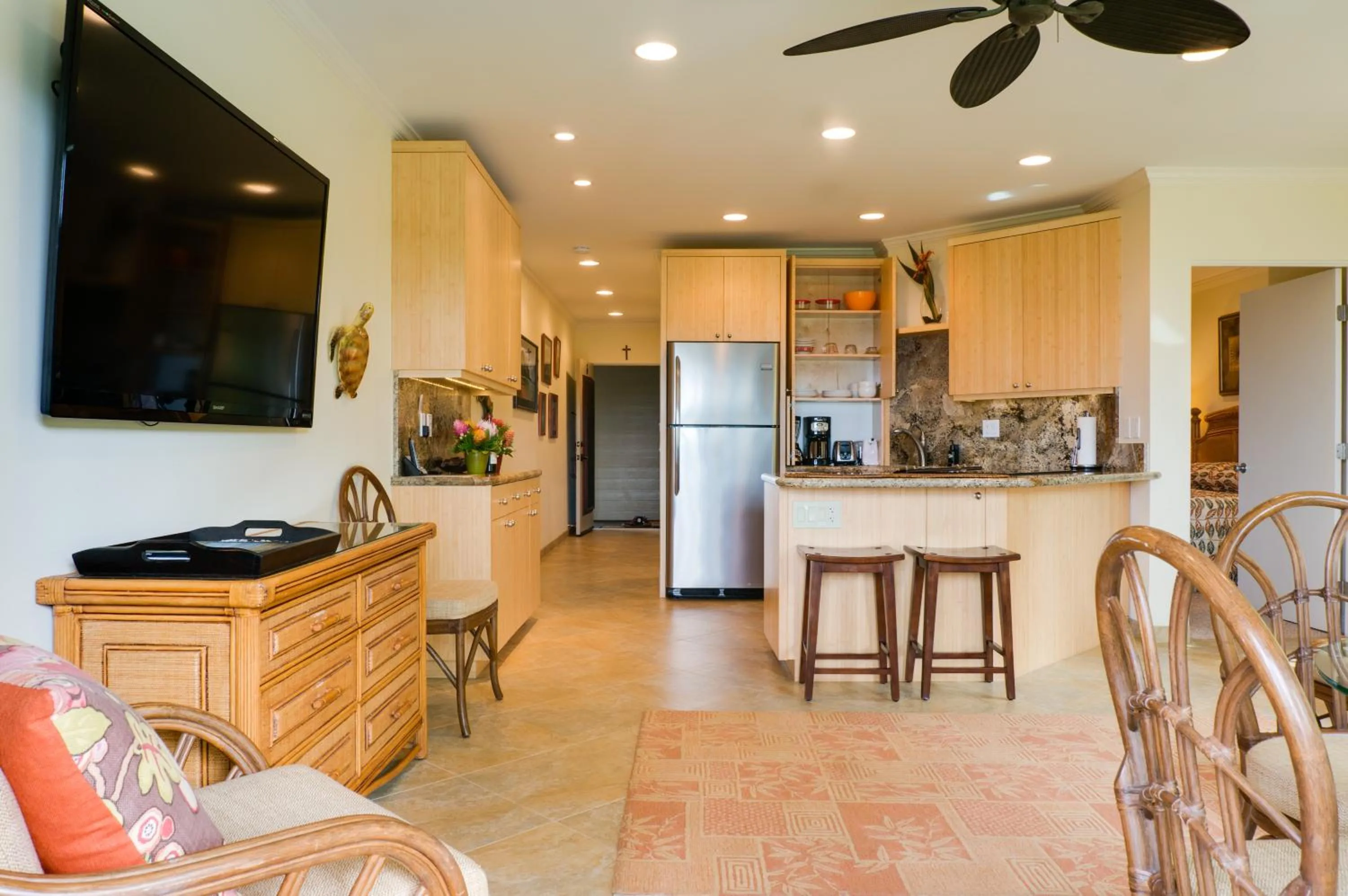 Kitchen or kitchenette in Hale Napili
