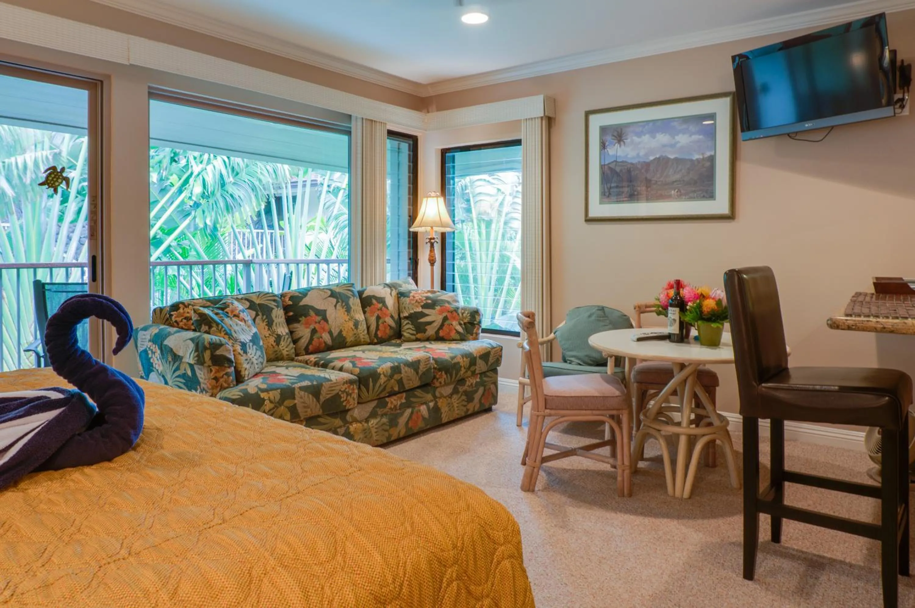 Living room, Bed in Hale Napili
