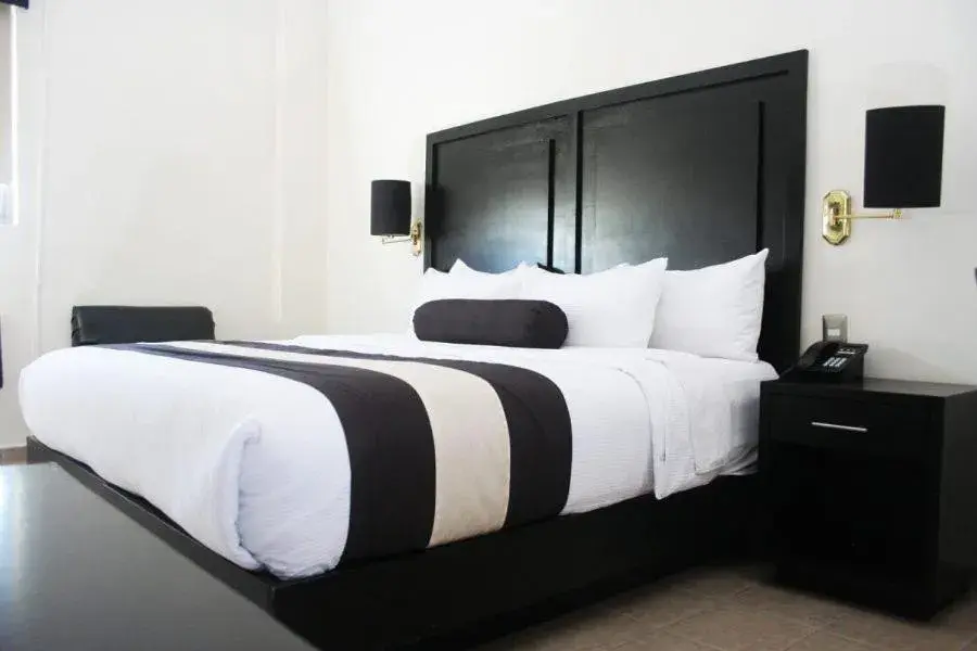 Standard King Room in Hotel El Camino Inn & Suites Standard King Room in Hotel El Camino Inn & Suites