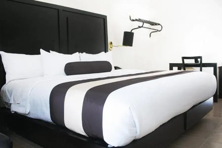 Standard King Room in Hotel El Camino Inn & Suites Standard King Room in Hotel El Camino Inn & Suites