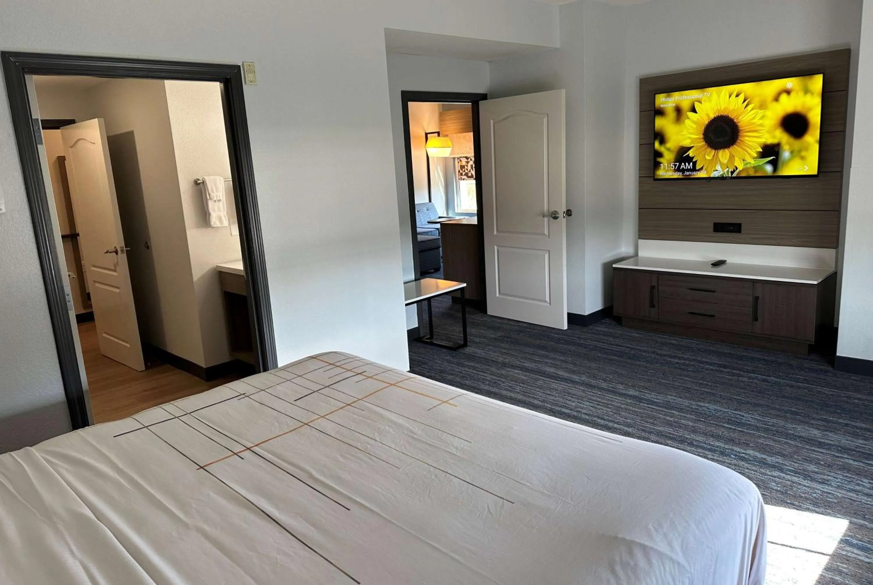 Photo of the whole room, Bed in La Quinta by Wyndham Macon West