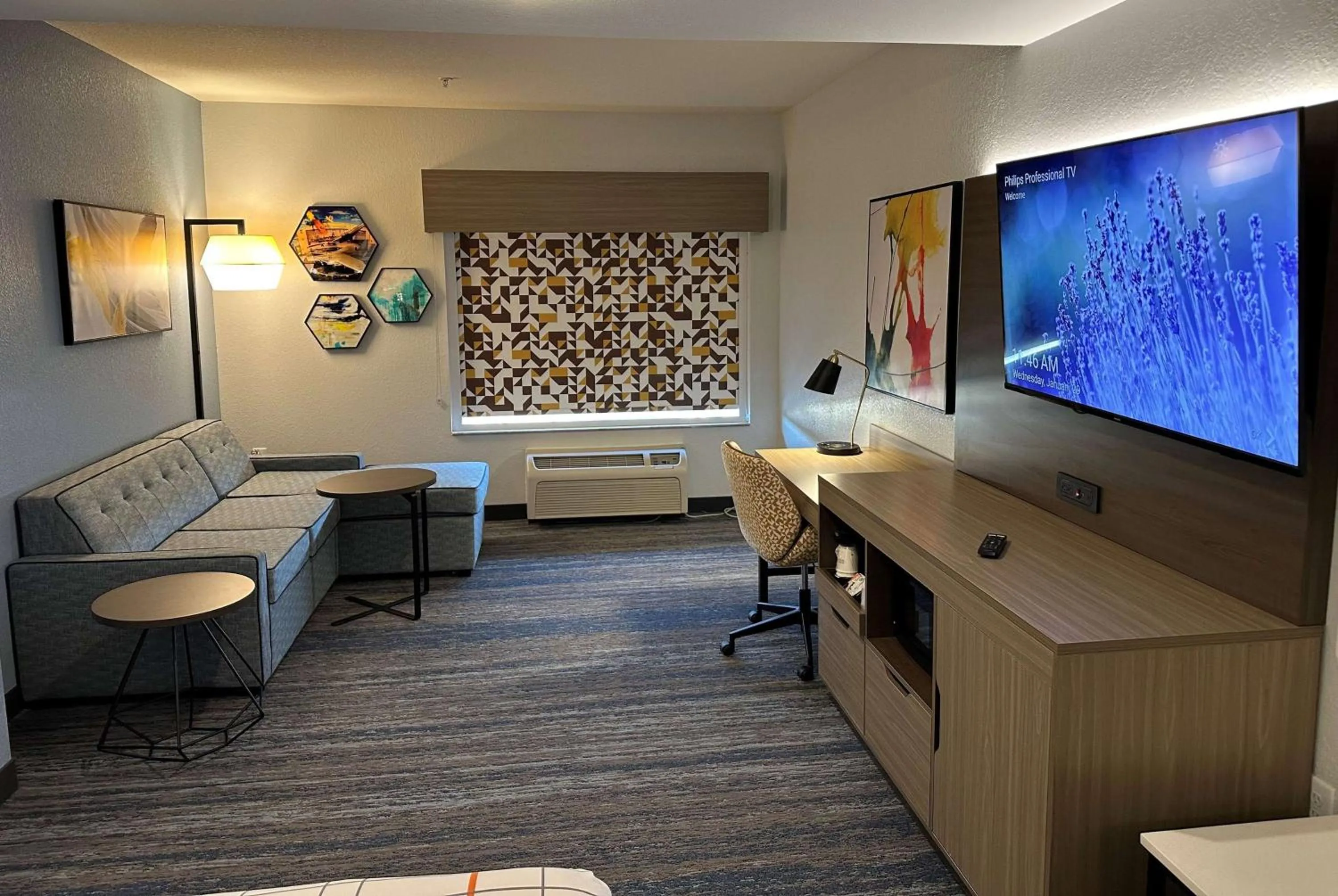 Photo of the whole room in La Quinta by Wyndham Macon West