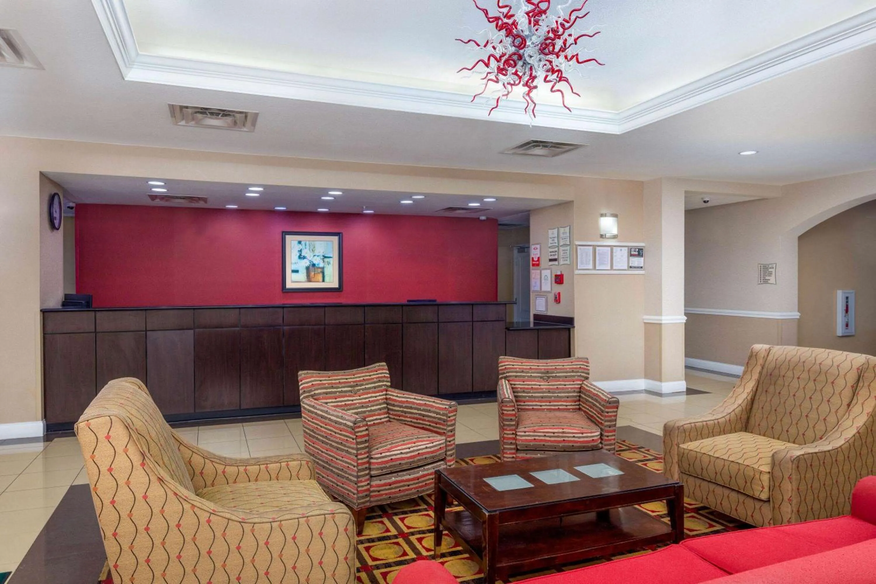 Lobby or reception in La Quinta by Wyndham Macon West