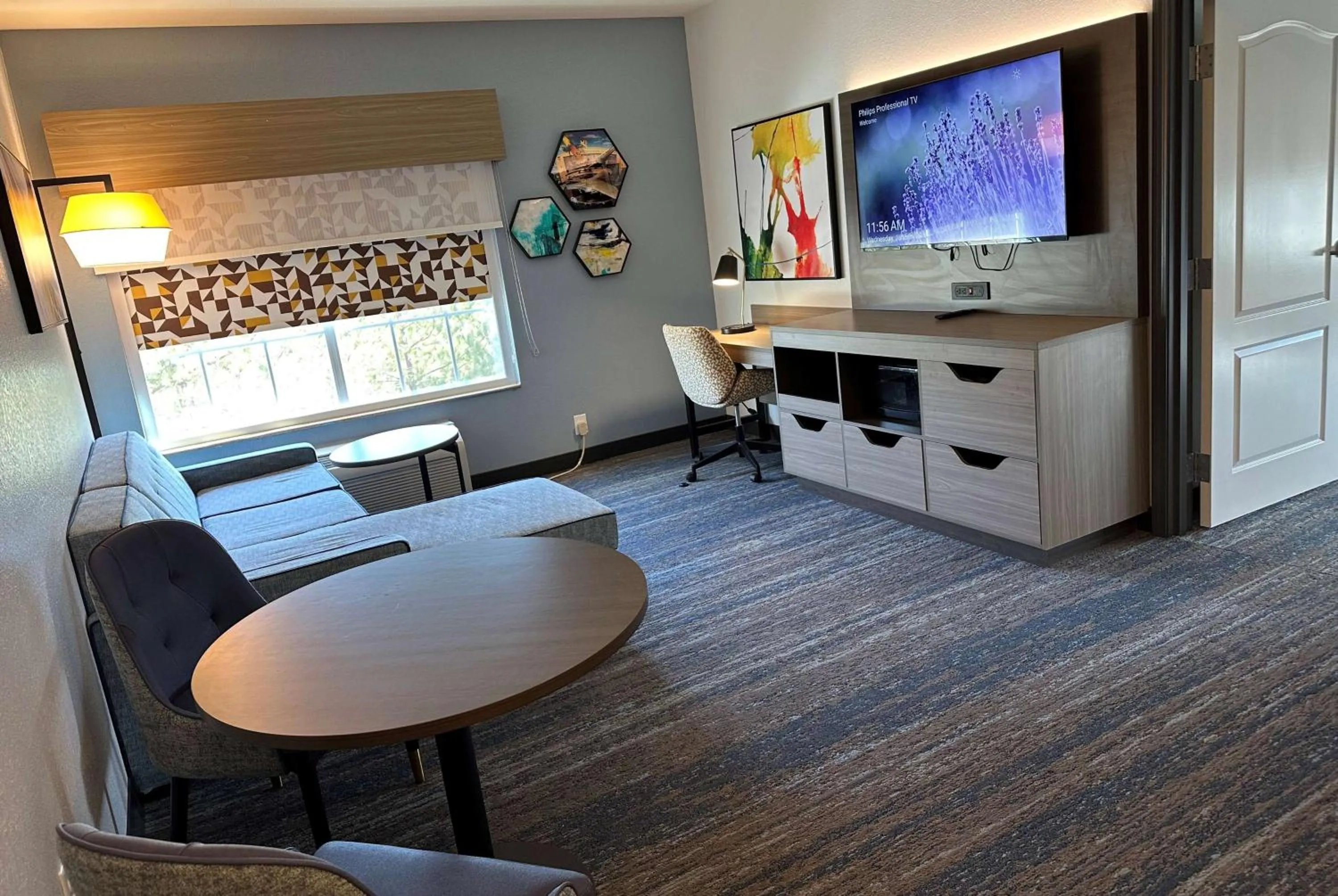 Photo of the whole room in La Quinta by Wyndham Macon West