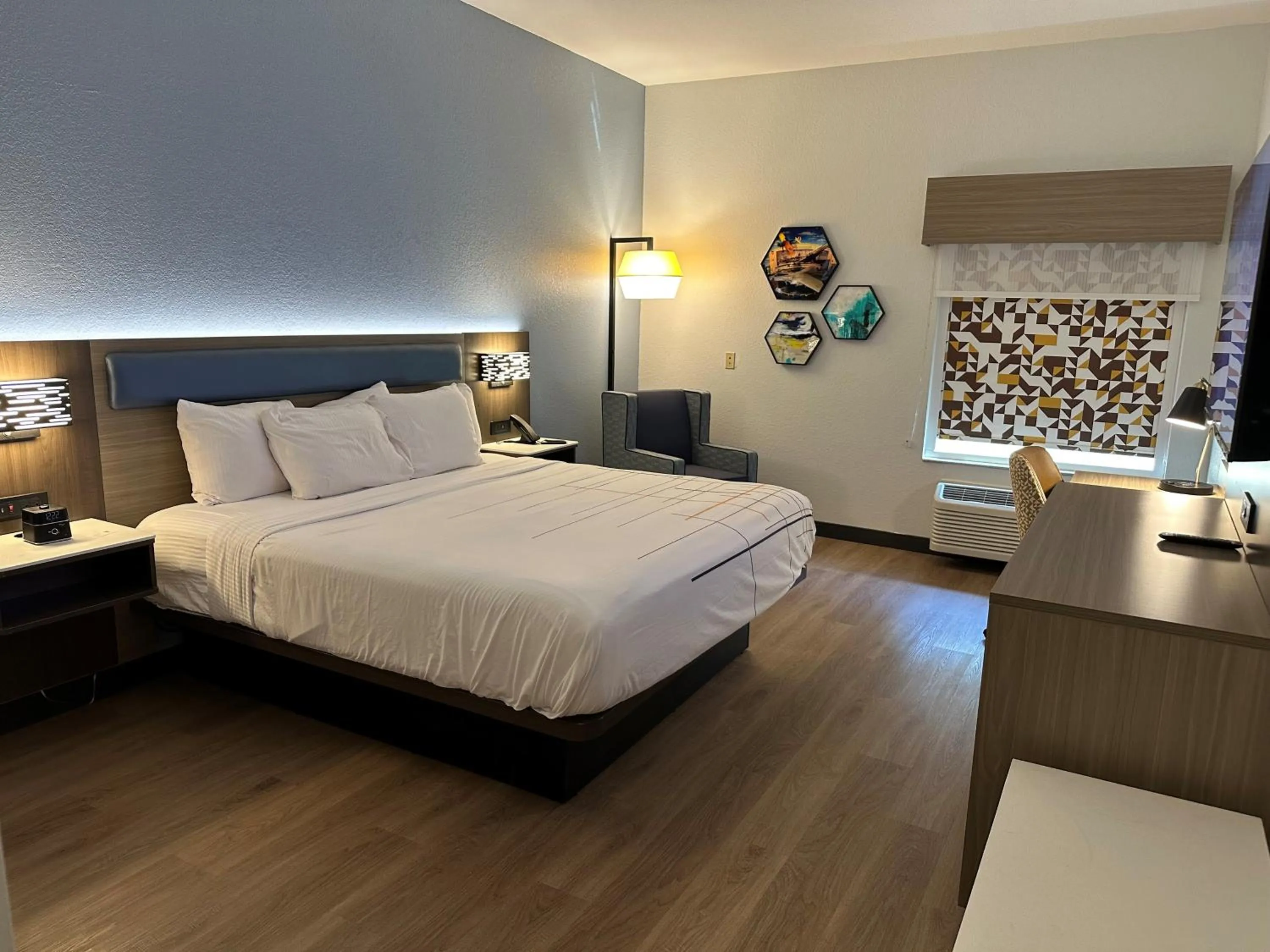 Photo of the whole room, Bed in La Quinta by Wyndham Macon West