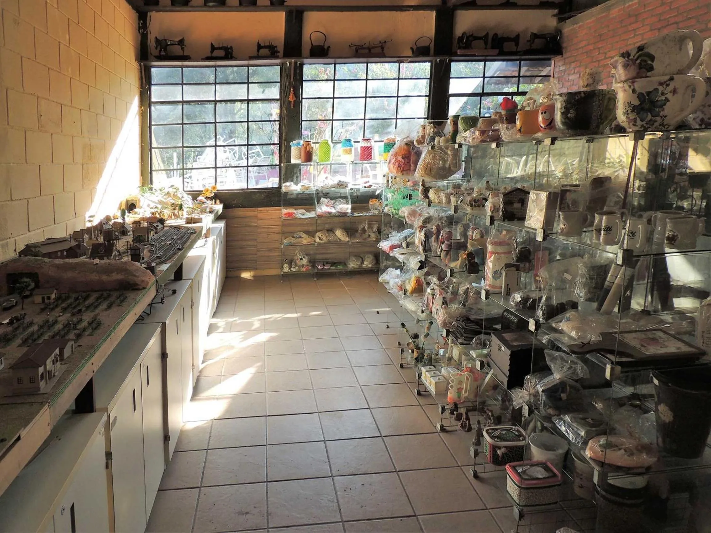 On-site shops in Pousada Juriti - Eco Hotel