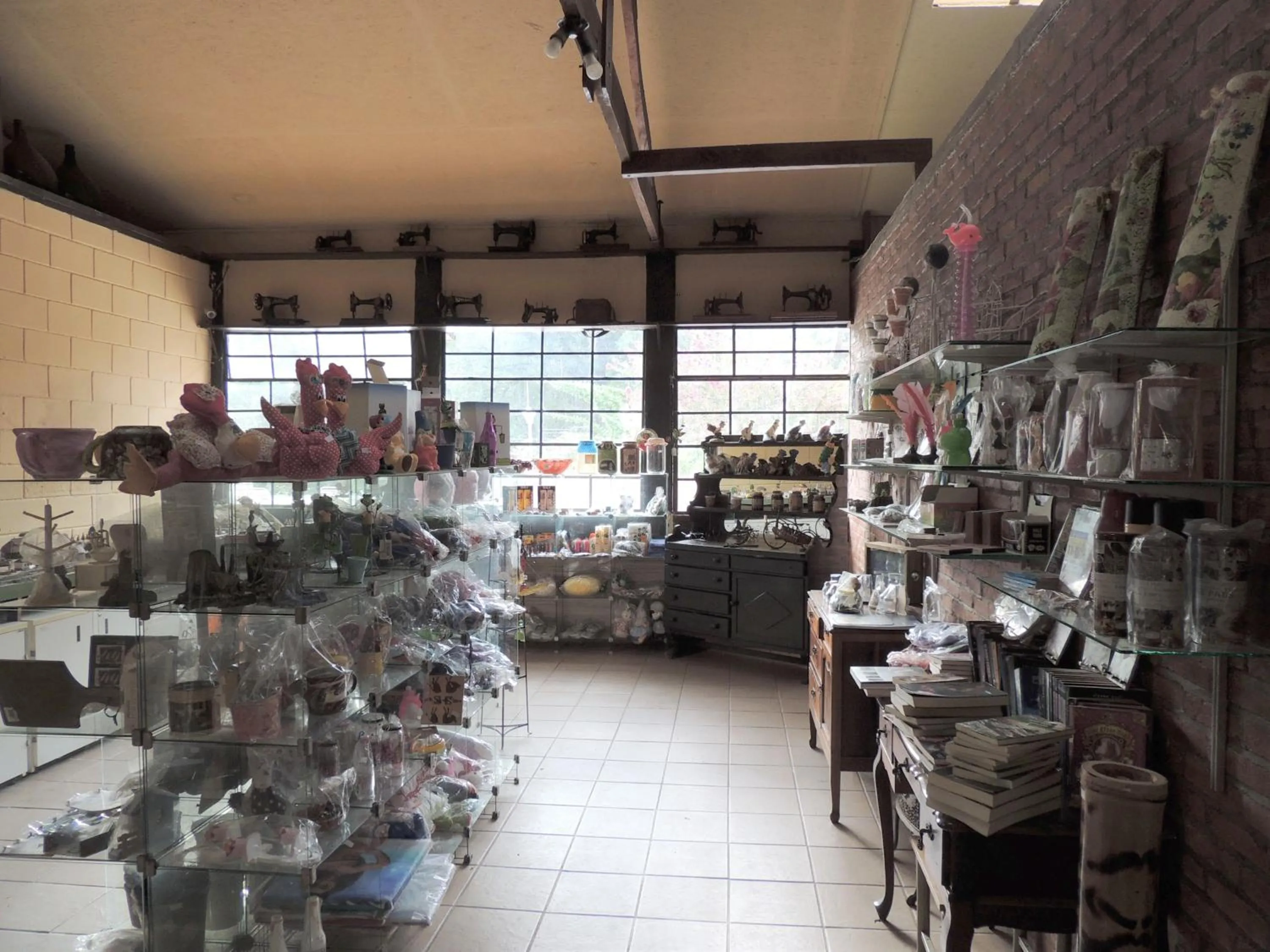 On-site shops in Pousada Juriti - Eco Hotel