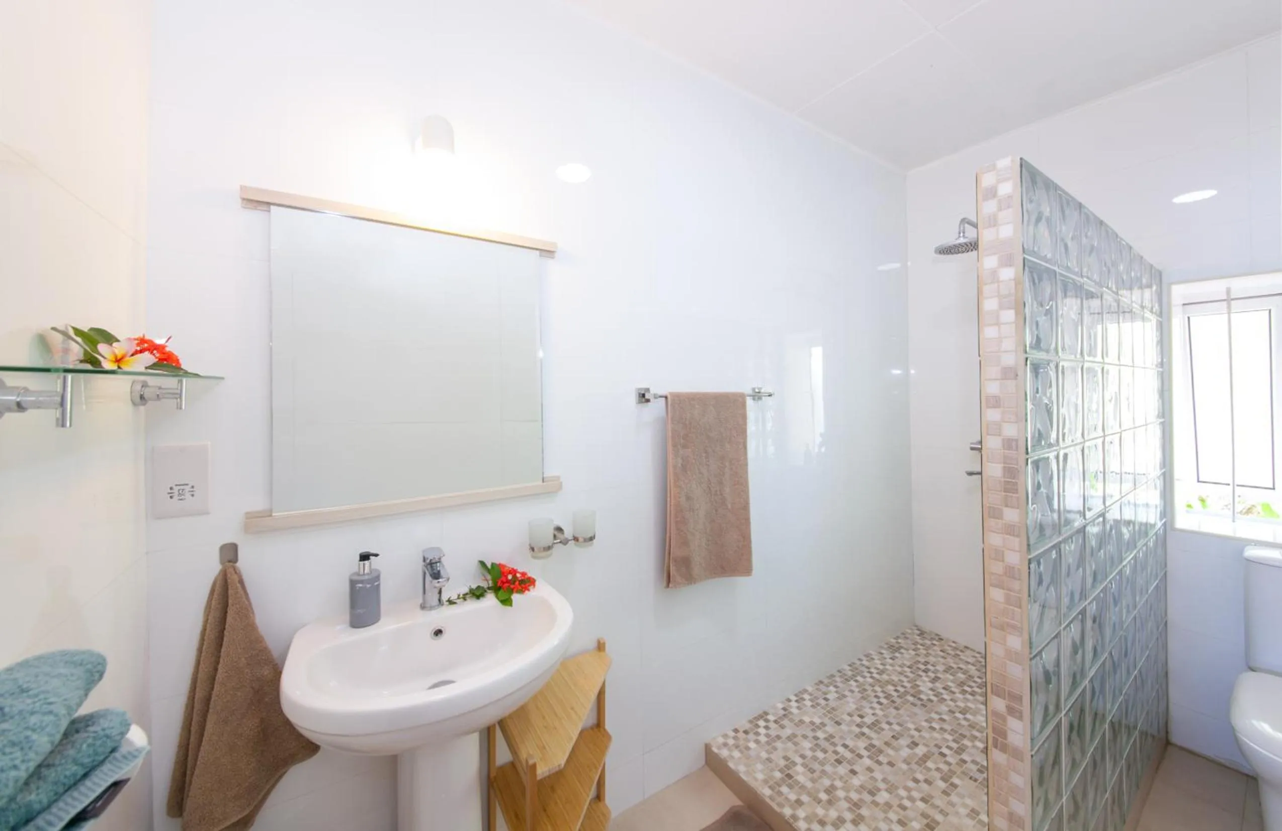 Shower in La Saline
