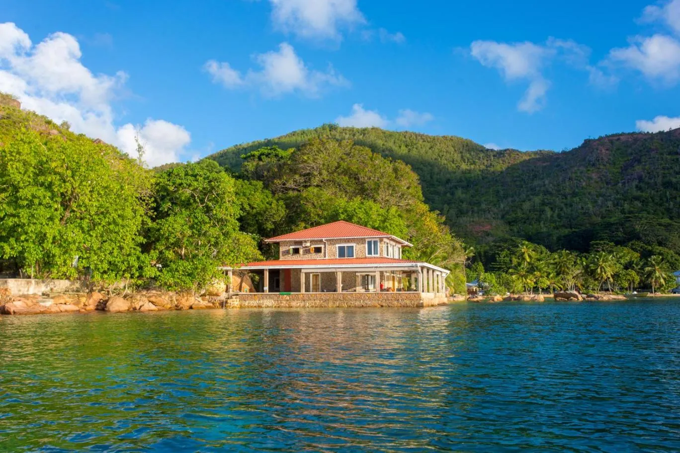 Property building in La Saline