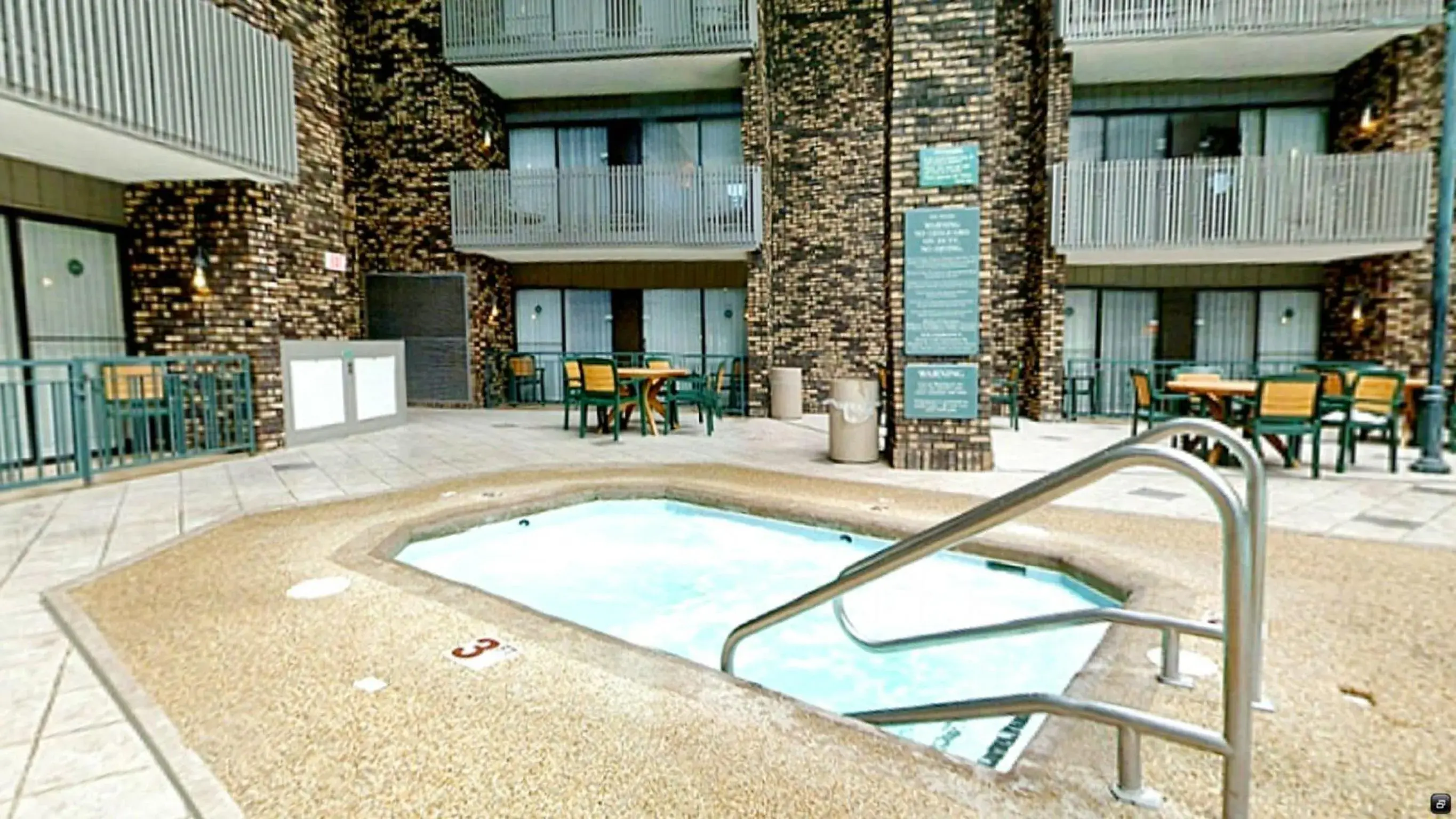 Hot Tub, Swimming Pool in Bismarck Hotel and Conference Center