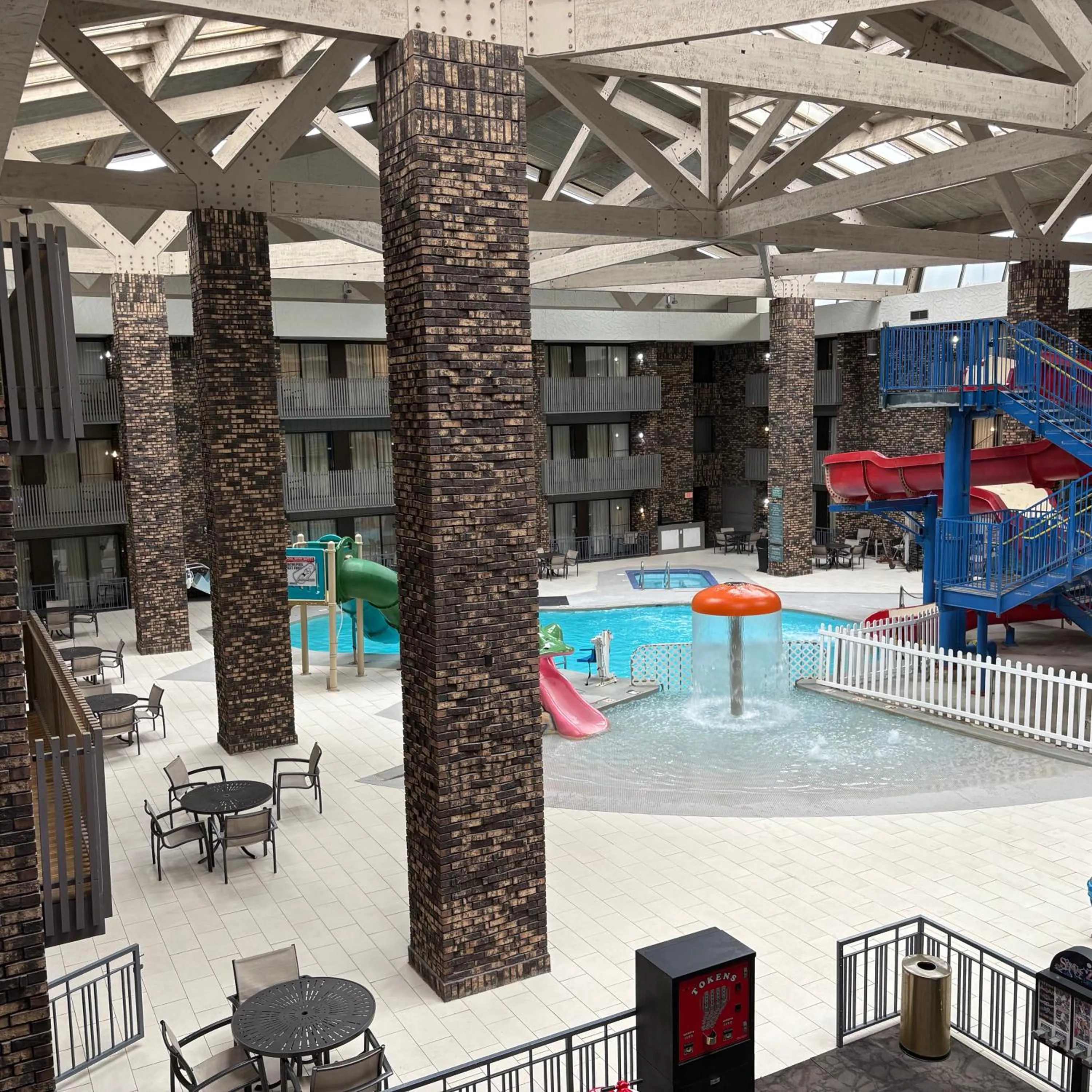 Swimming pool in Bismarck Hotel and Conference Center