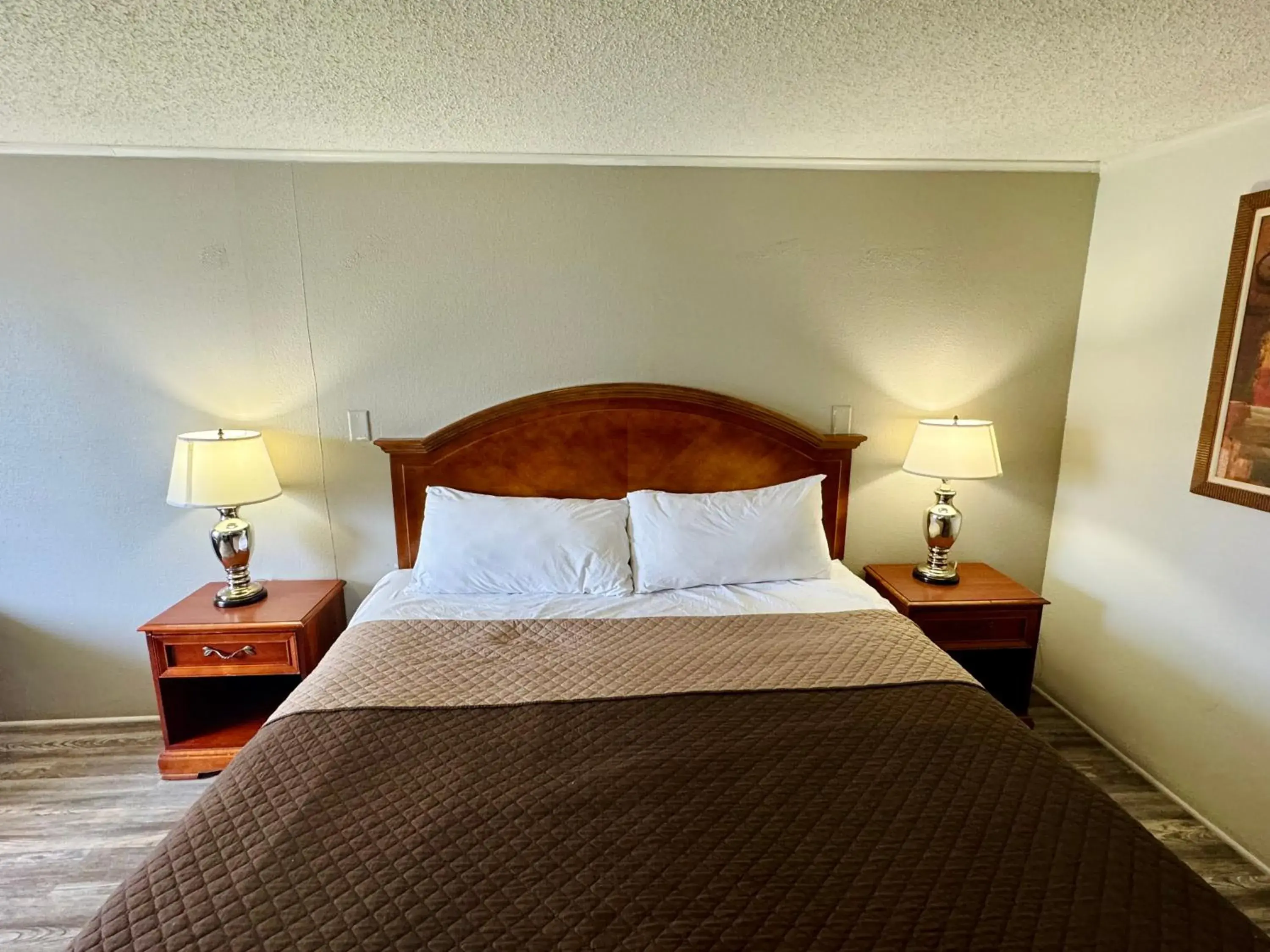 Bed in Knights Inn Bridgeport Frankenmuth Bed in Knights Inn Bridgeport Frankenmuth