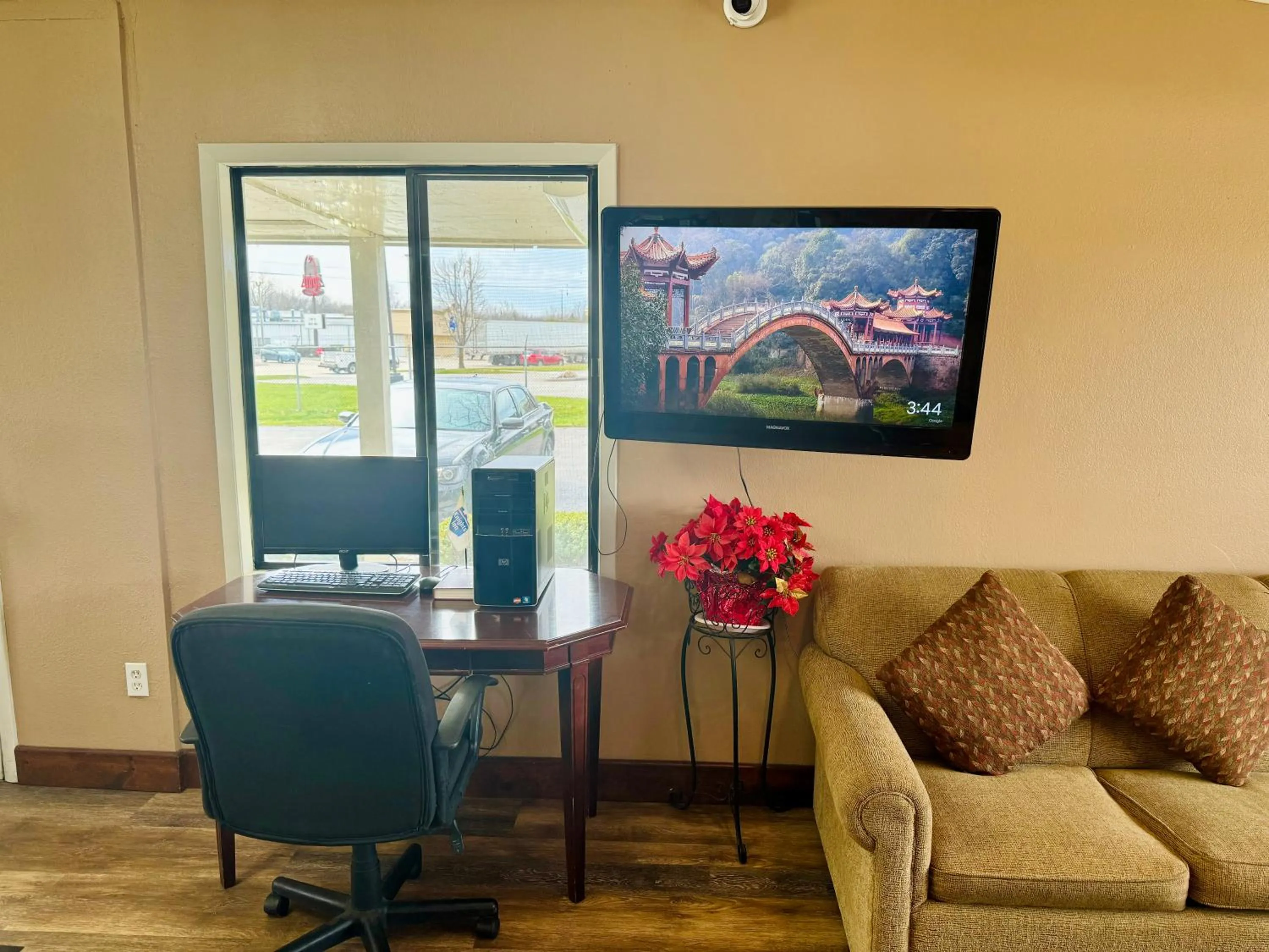 TV and multimedia in Knights Inn Bridgeport Frankenmuth