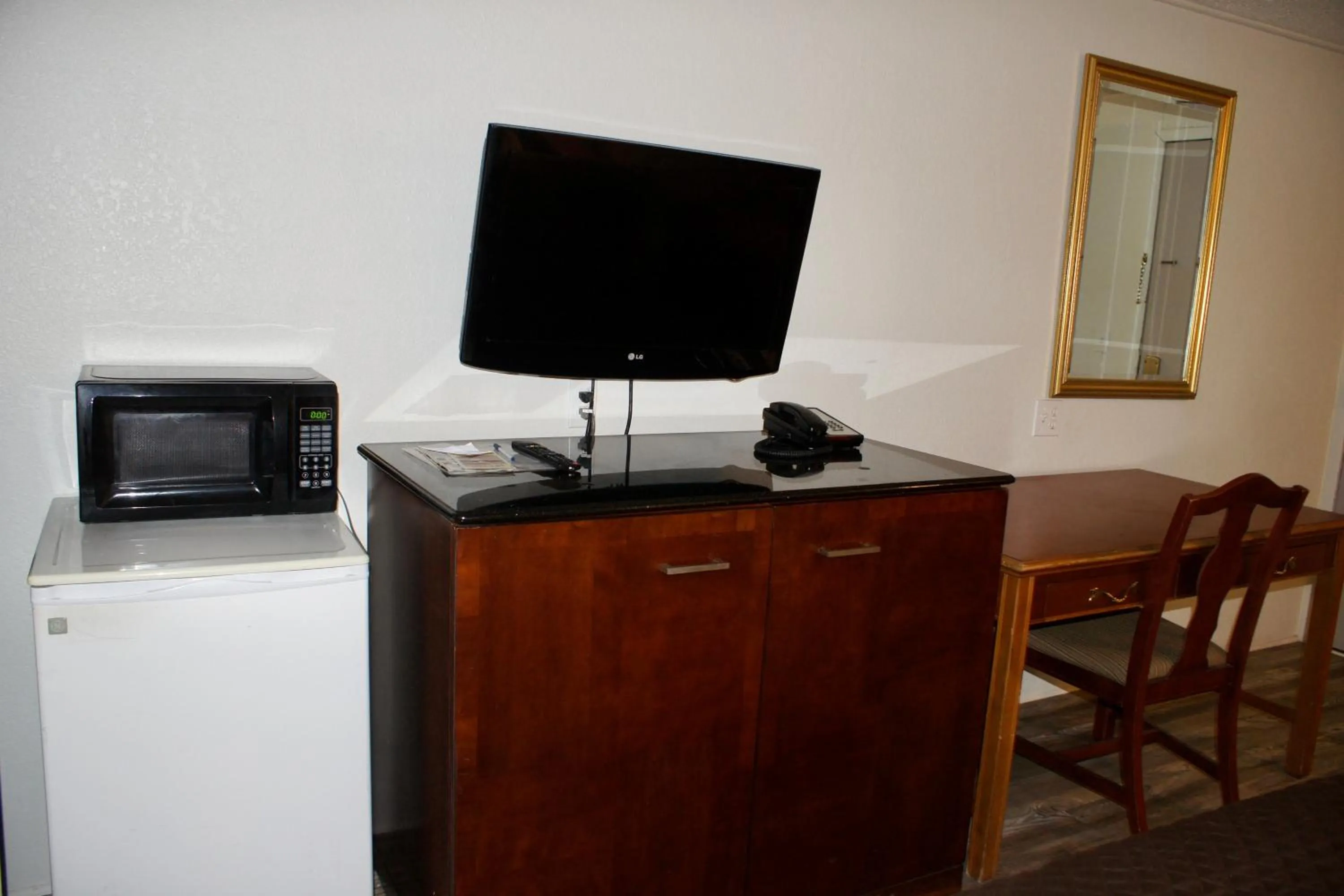 TV and multimedia in Knights Inn Bridgeport Frankenmuth