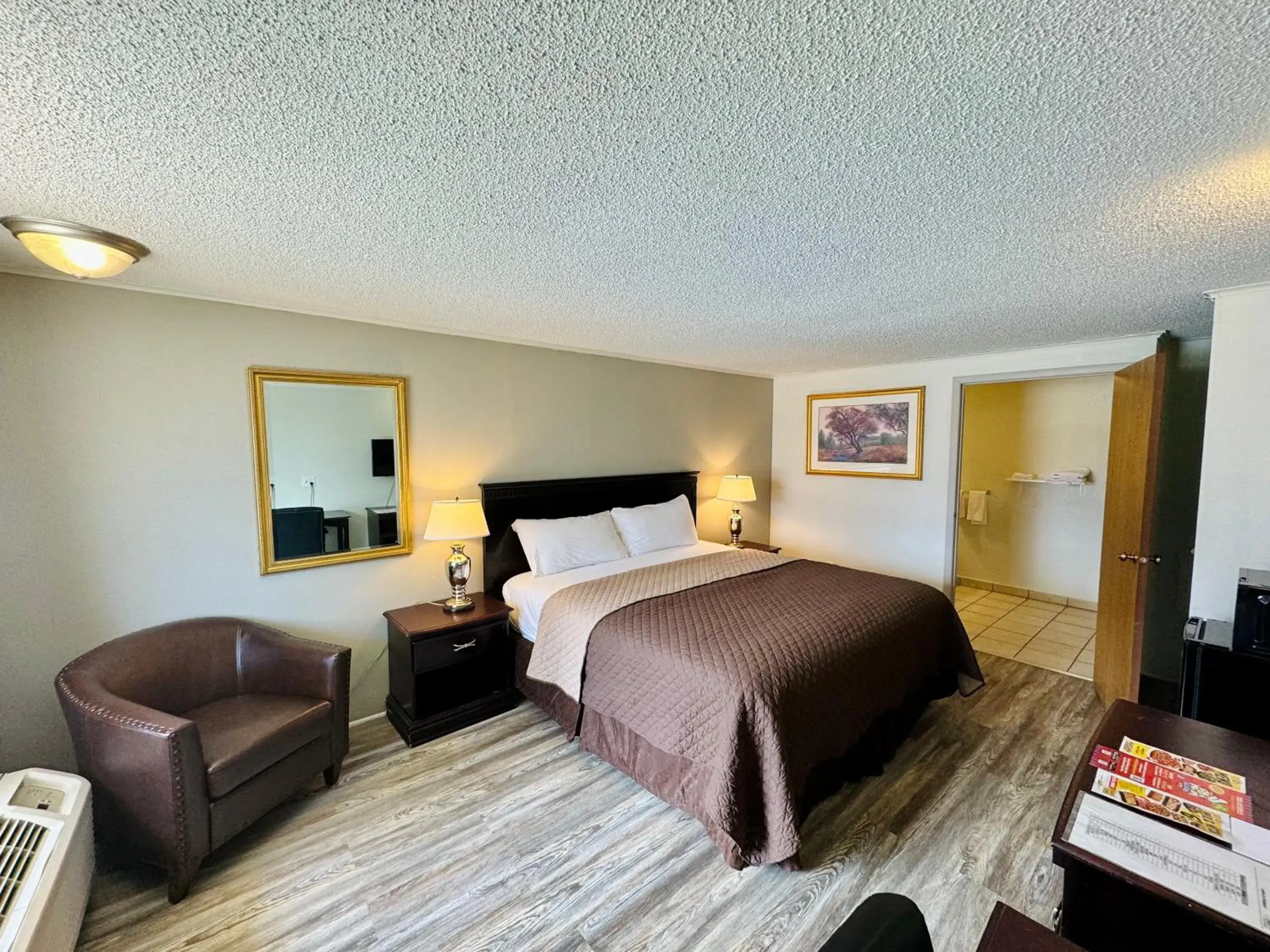 Bed in Knights Inn Bridgeport Frankenmuth Bed in Knights Inn Bridgeport Frankenmuth