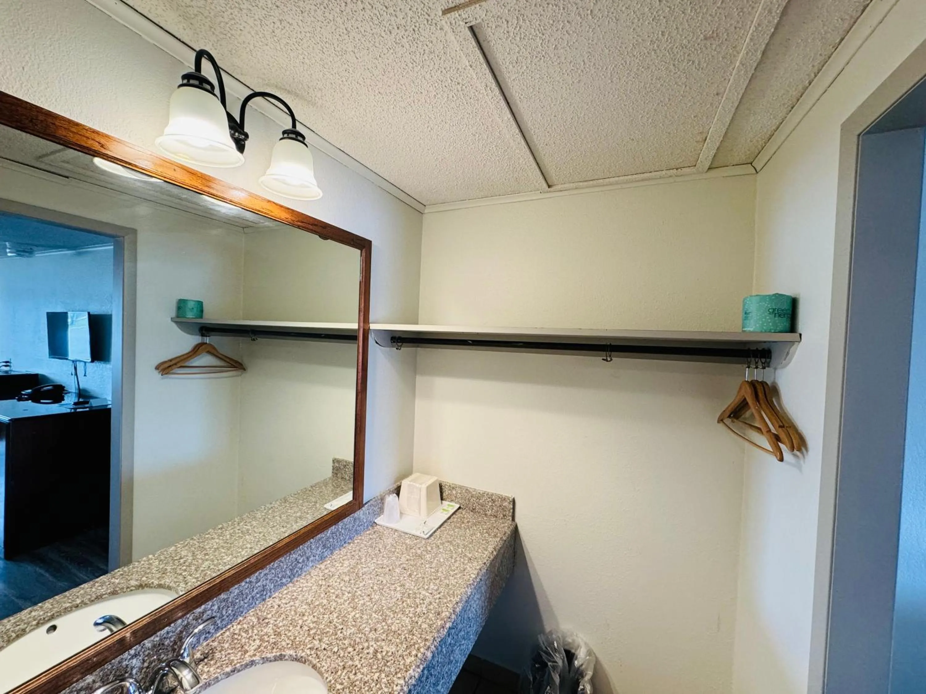 wardrobe in Knights Inn Bridgeport Frankenmuth