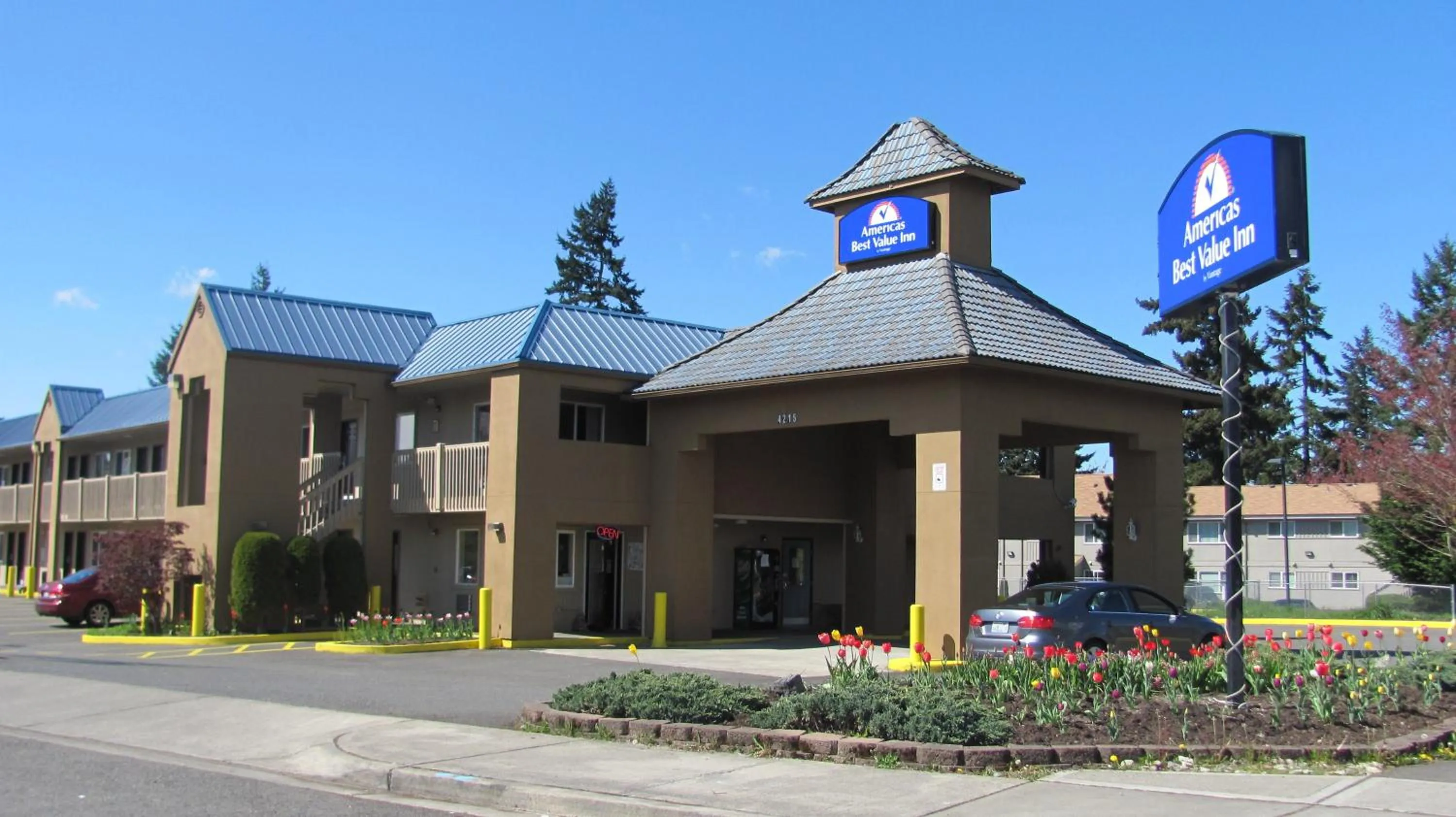 Property building in Americas Best Value Inn Lakewood South Tacoma