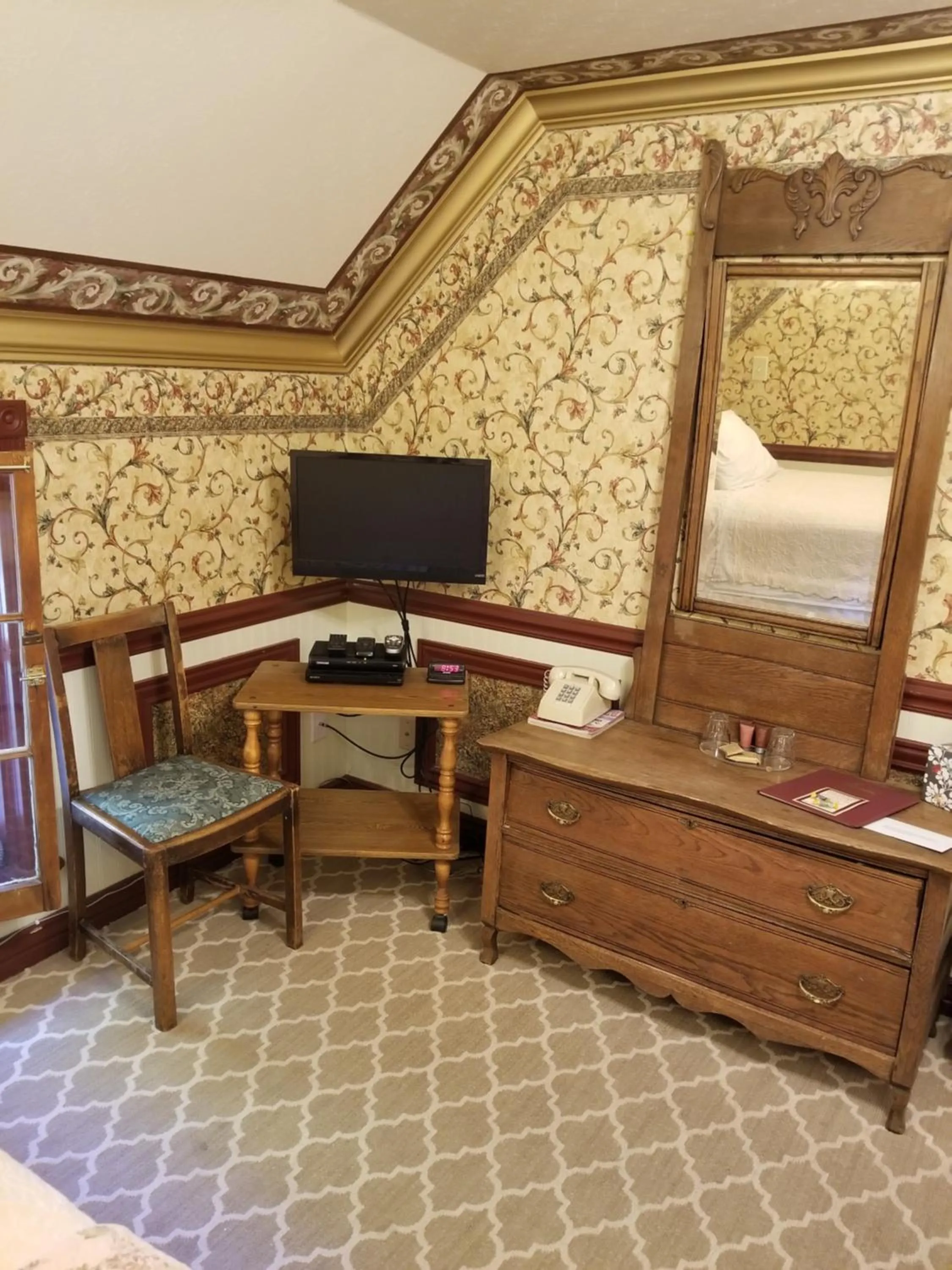 TV and multimedia in Frisco Lodge