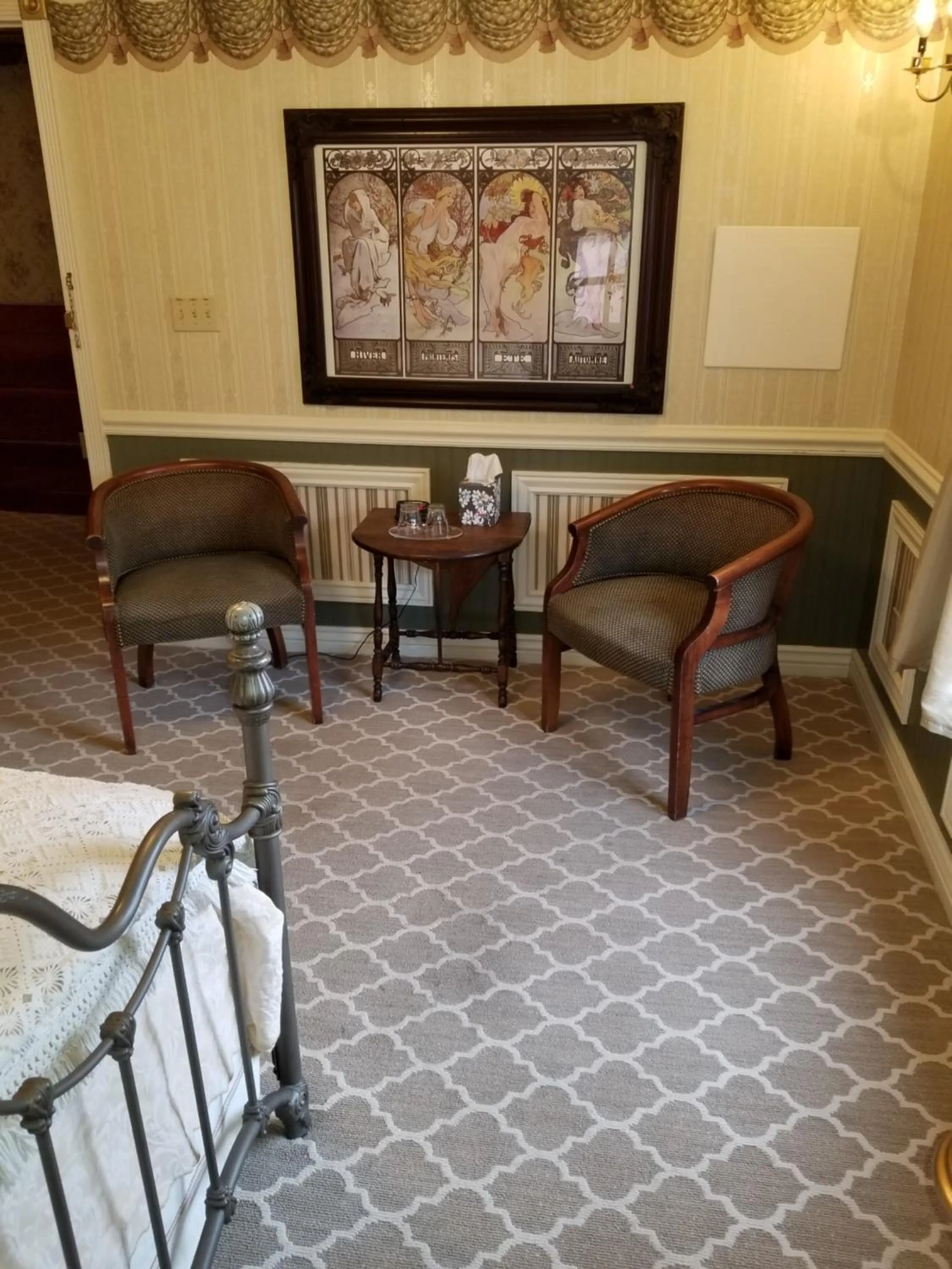 Seating area in Frisco Lodge