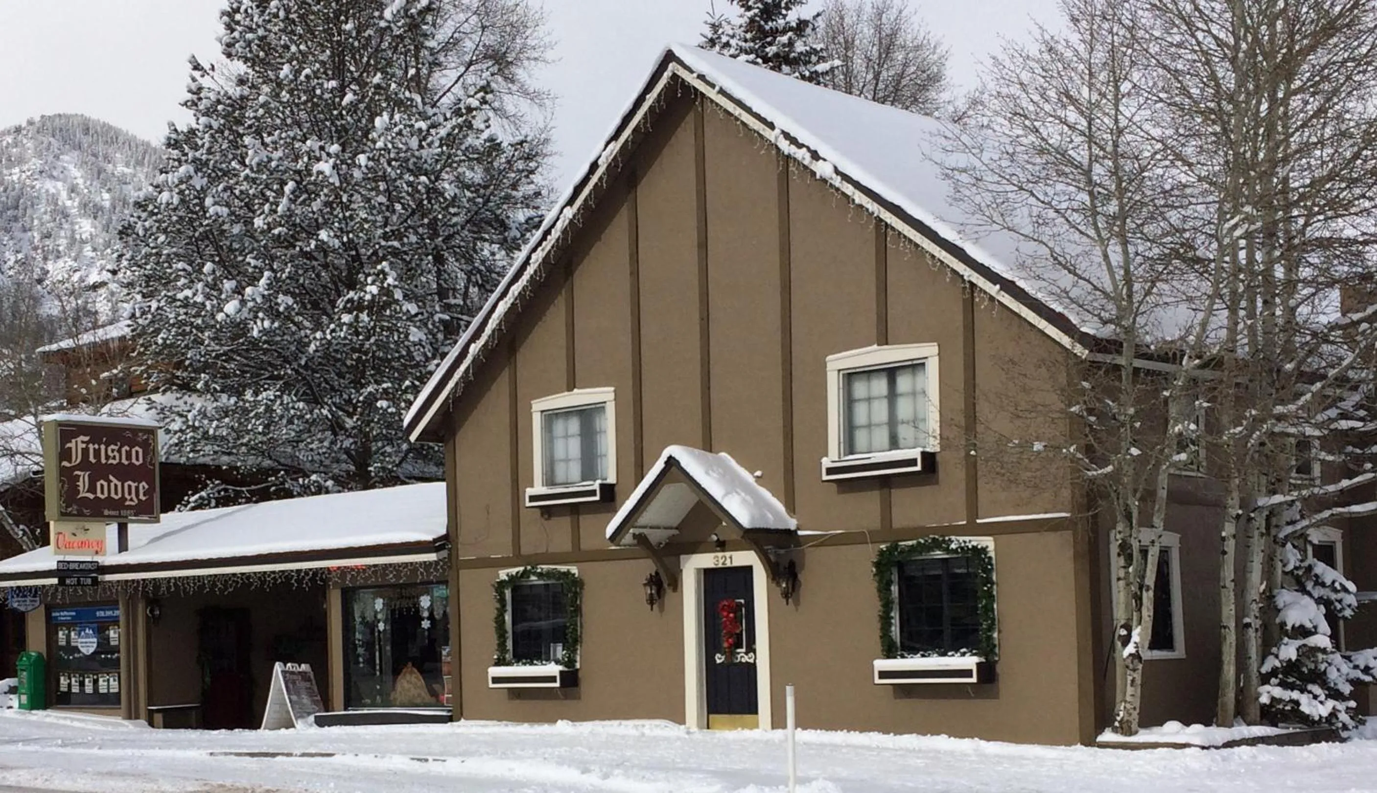 Facade/entrance in Frisco Lodge