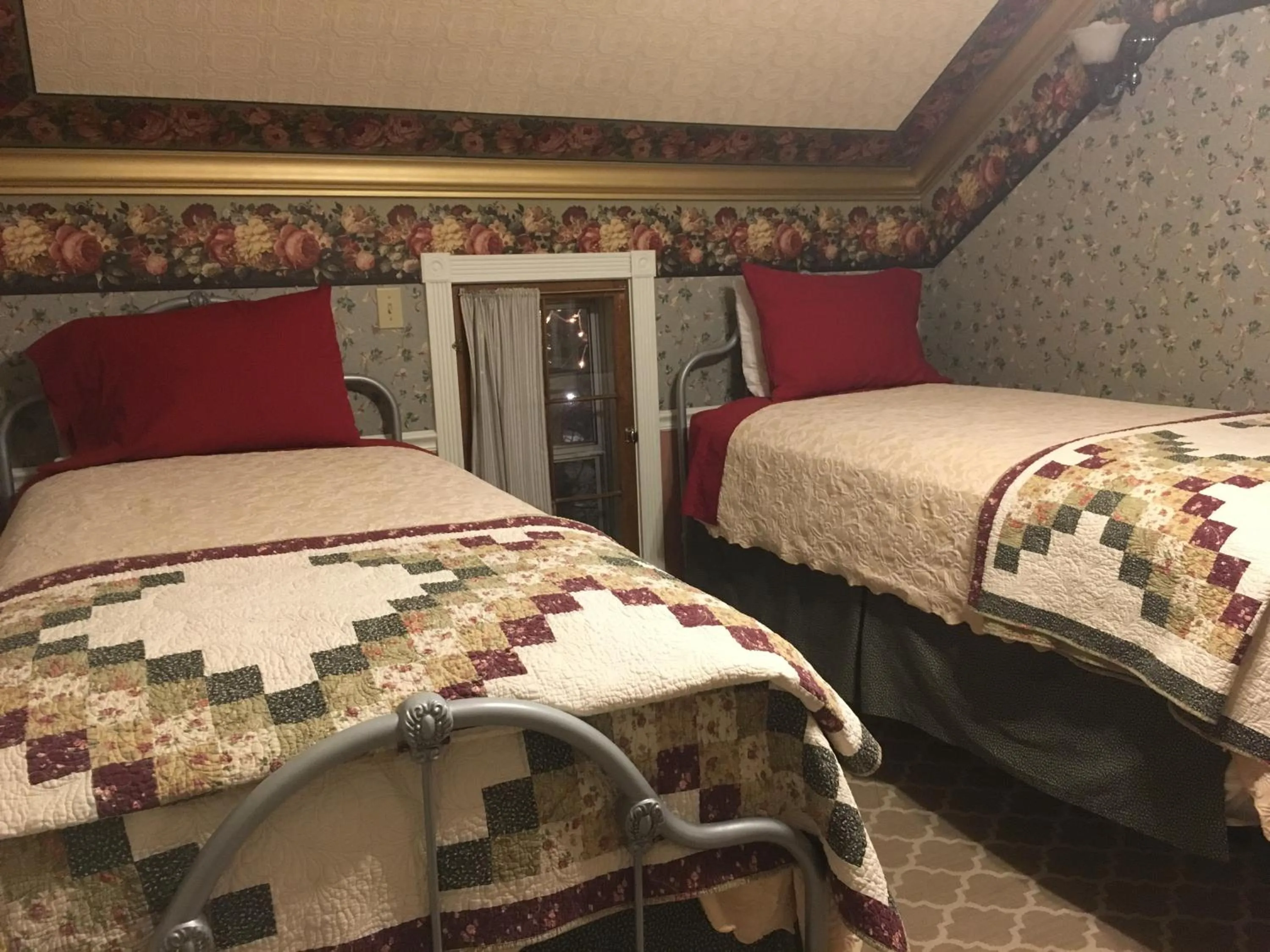 Bed in Frisco Lodge