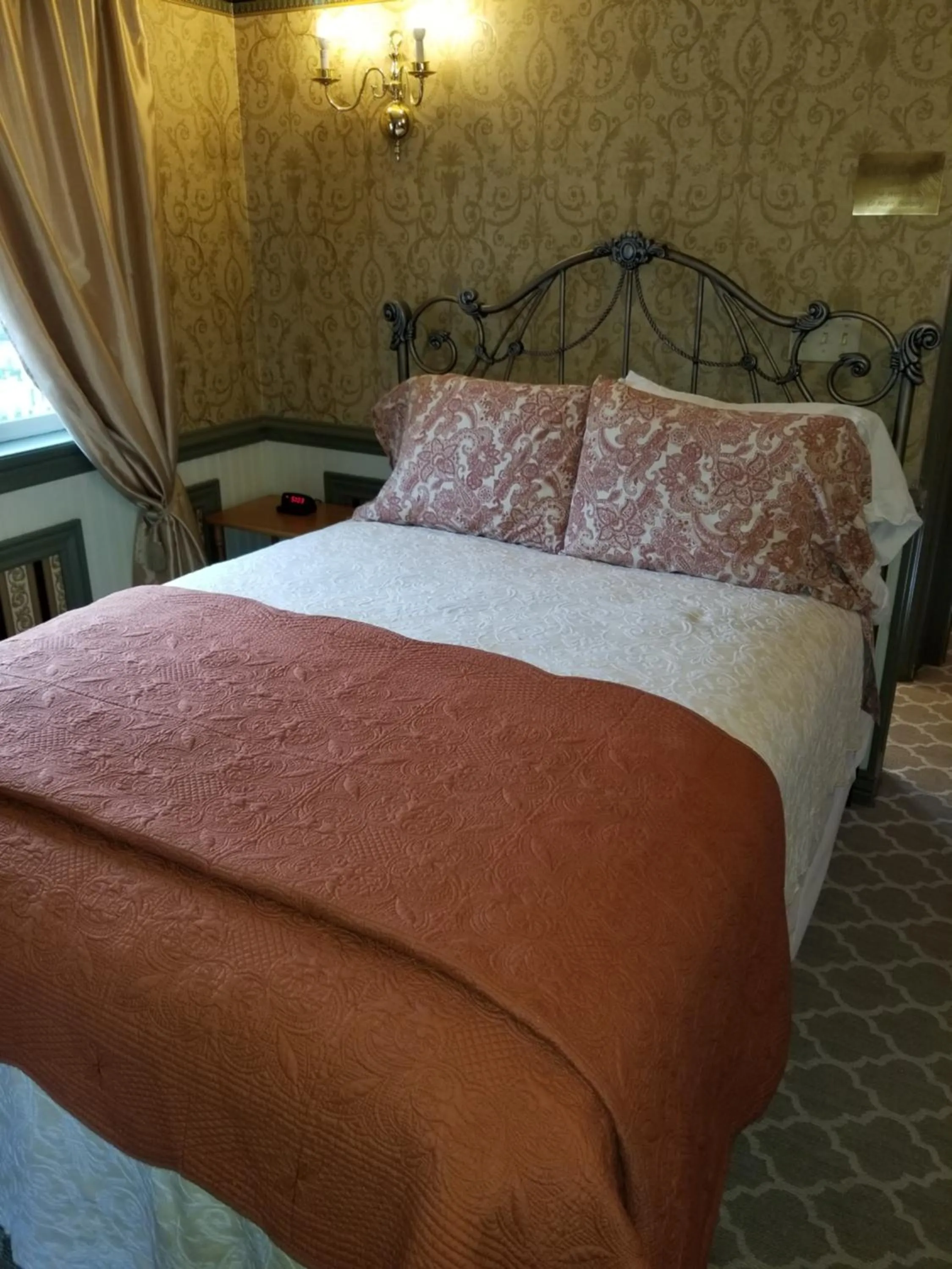 Bedroom, Bed in Frisco Lodge